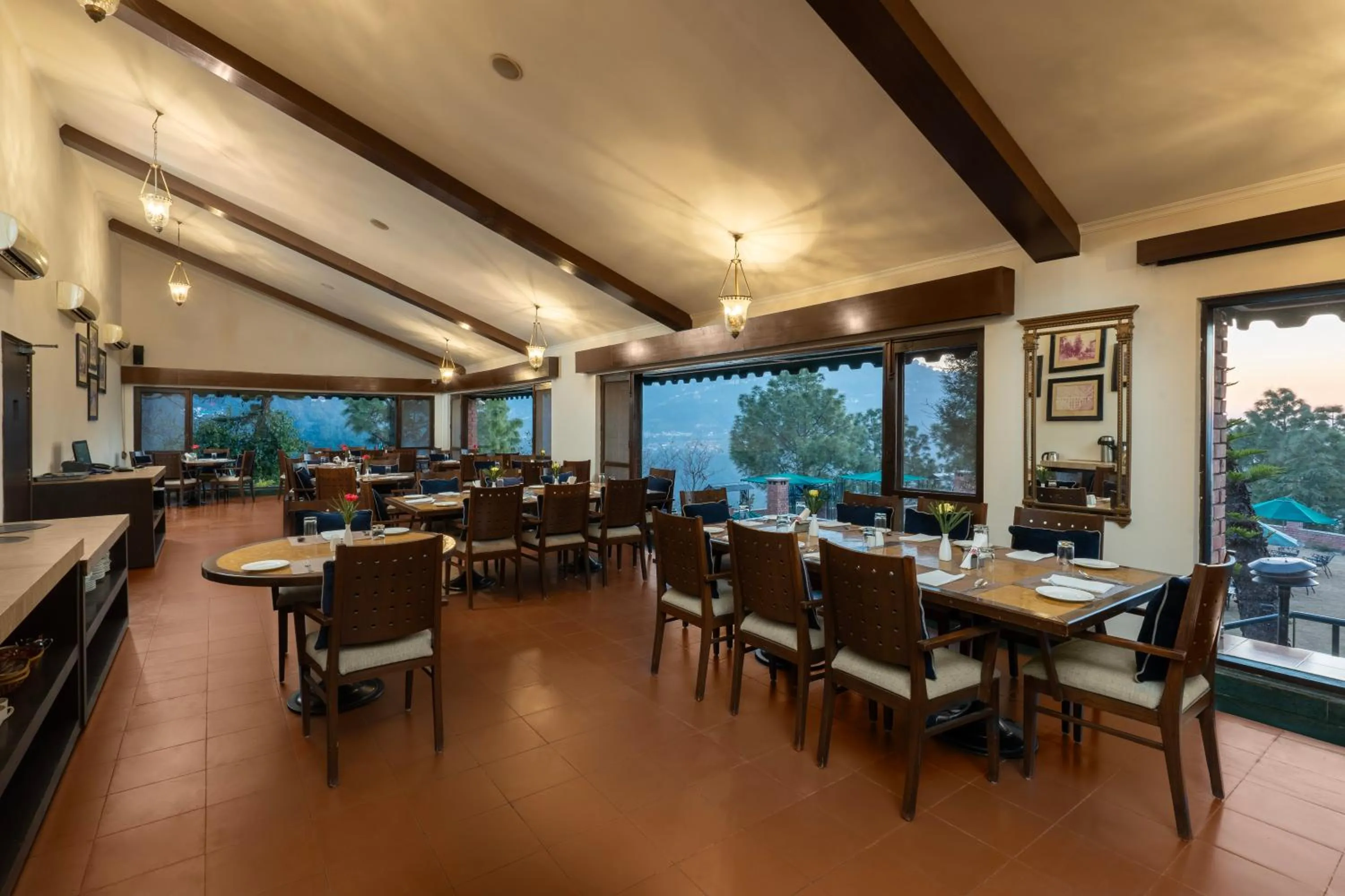 Restaurant/places to eat in Baikunth Resort, Kasauli by Leisure Hotels