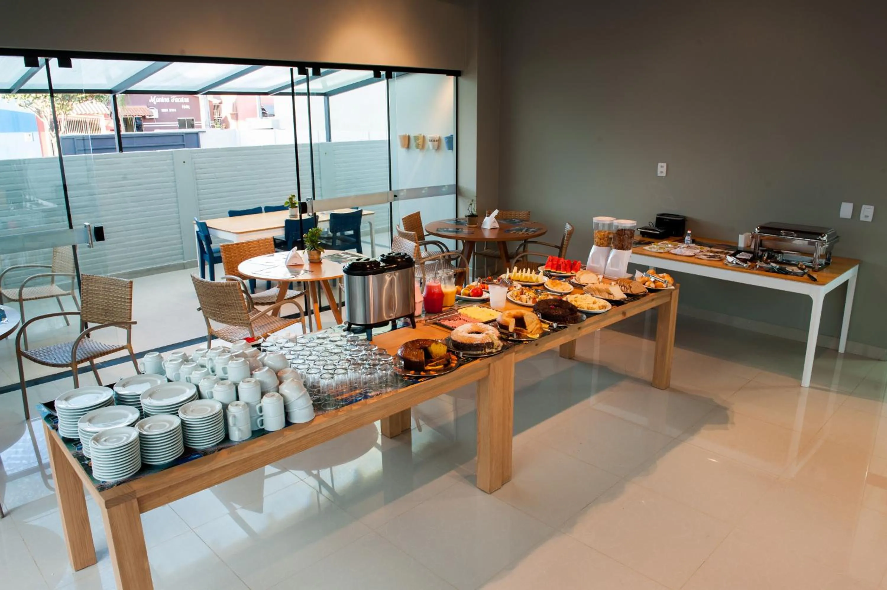 Restaurant/places to eat in CLH Suites Bonito Centro