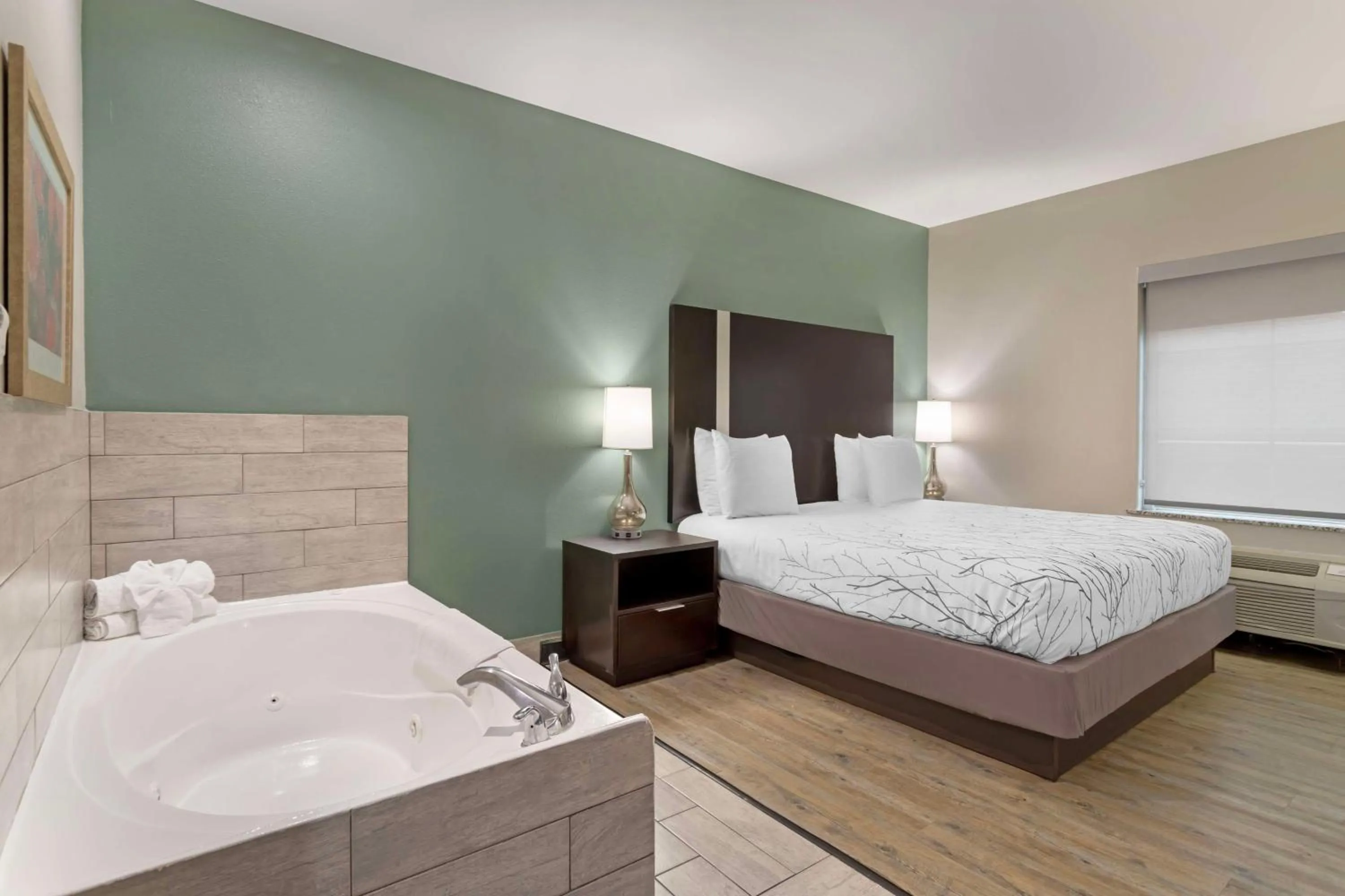 Bedroom, Bed in Best Western Casino Inn