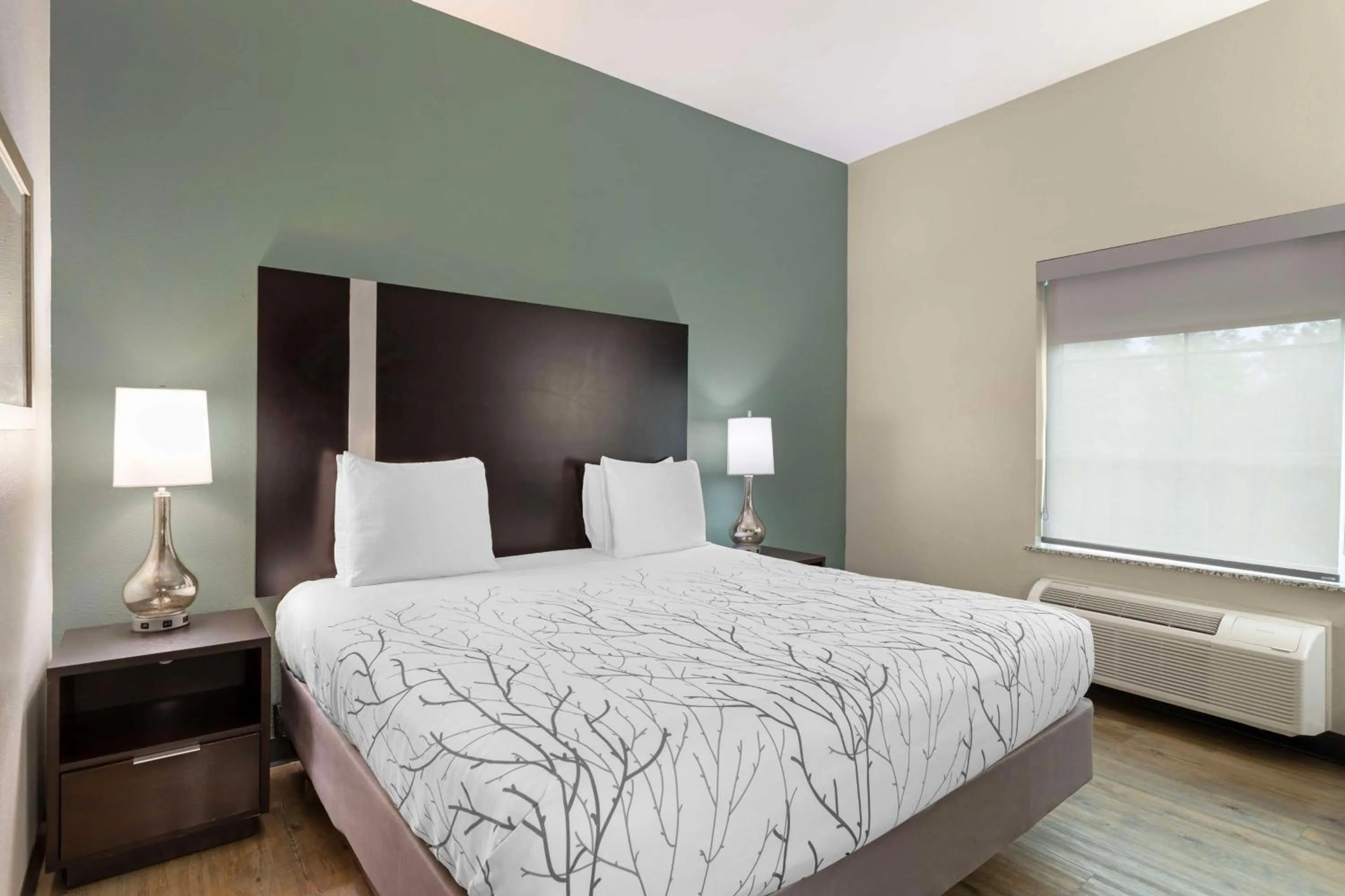 Bedroom, Bed in Best Western Casino Inn