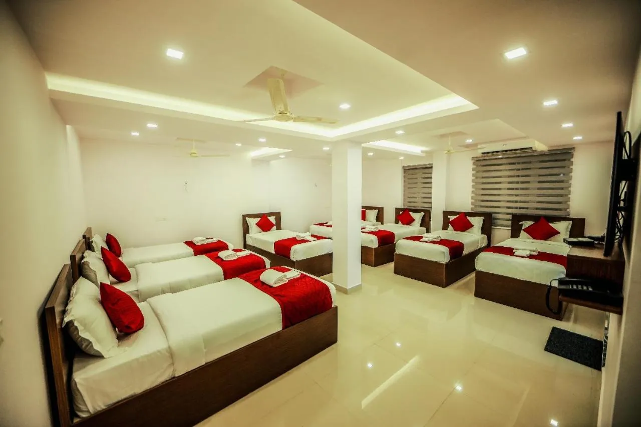 Photo of the whole room, Bed in Airport Avenue Plaza