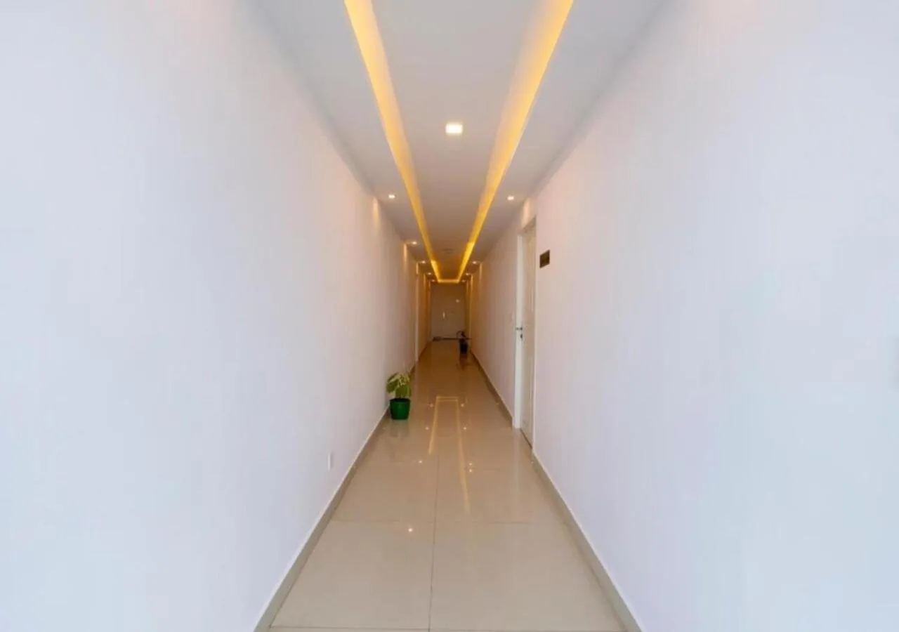 Area and facilities in Airport Avenue Plaza