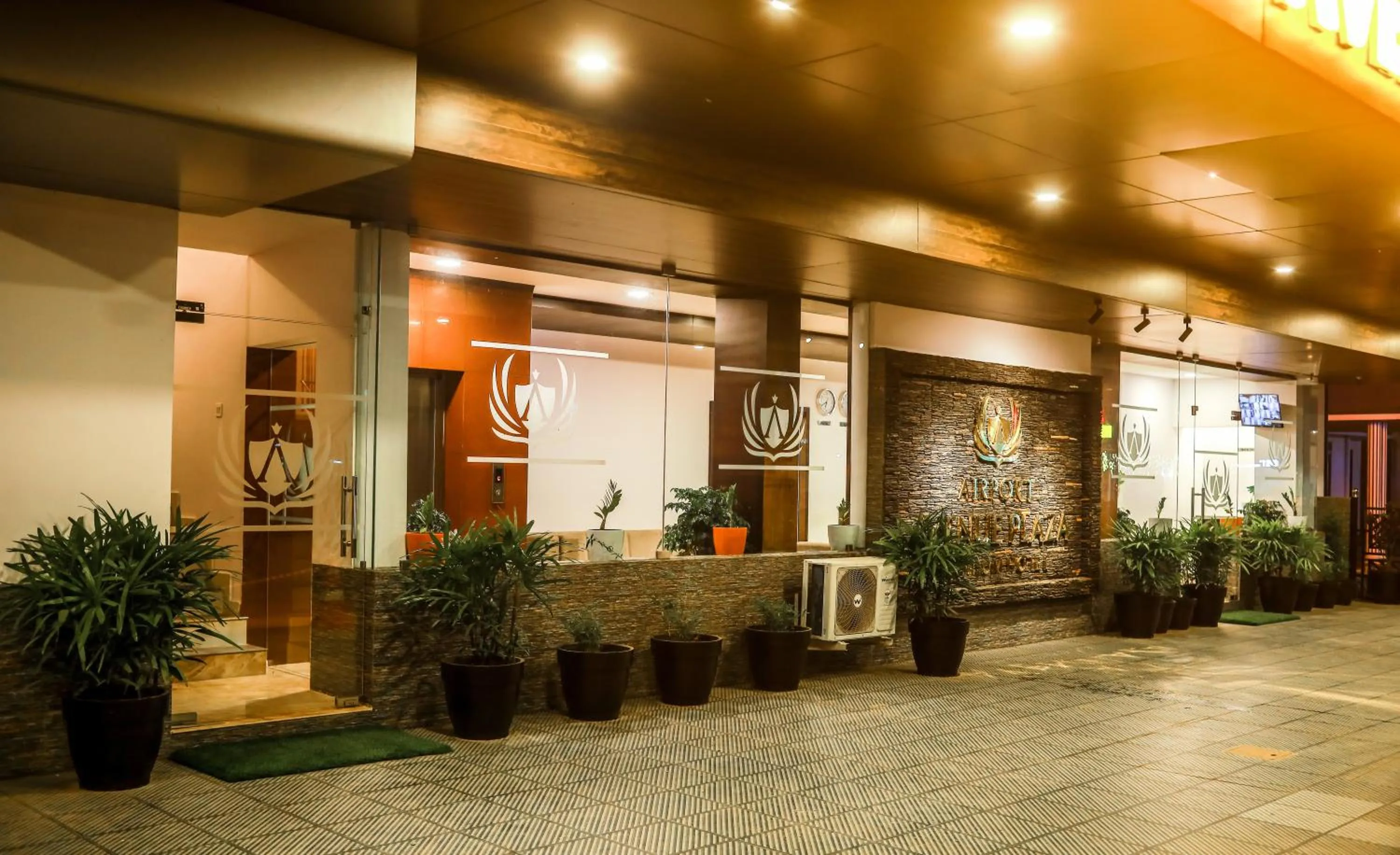 Facade/entrance in Airport Avenue Plaza