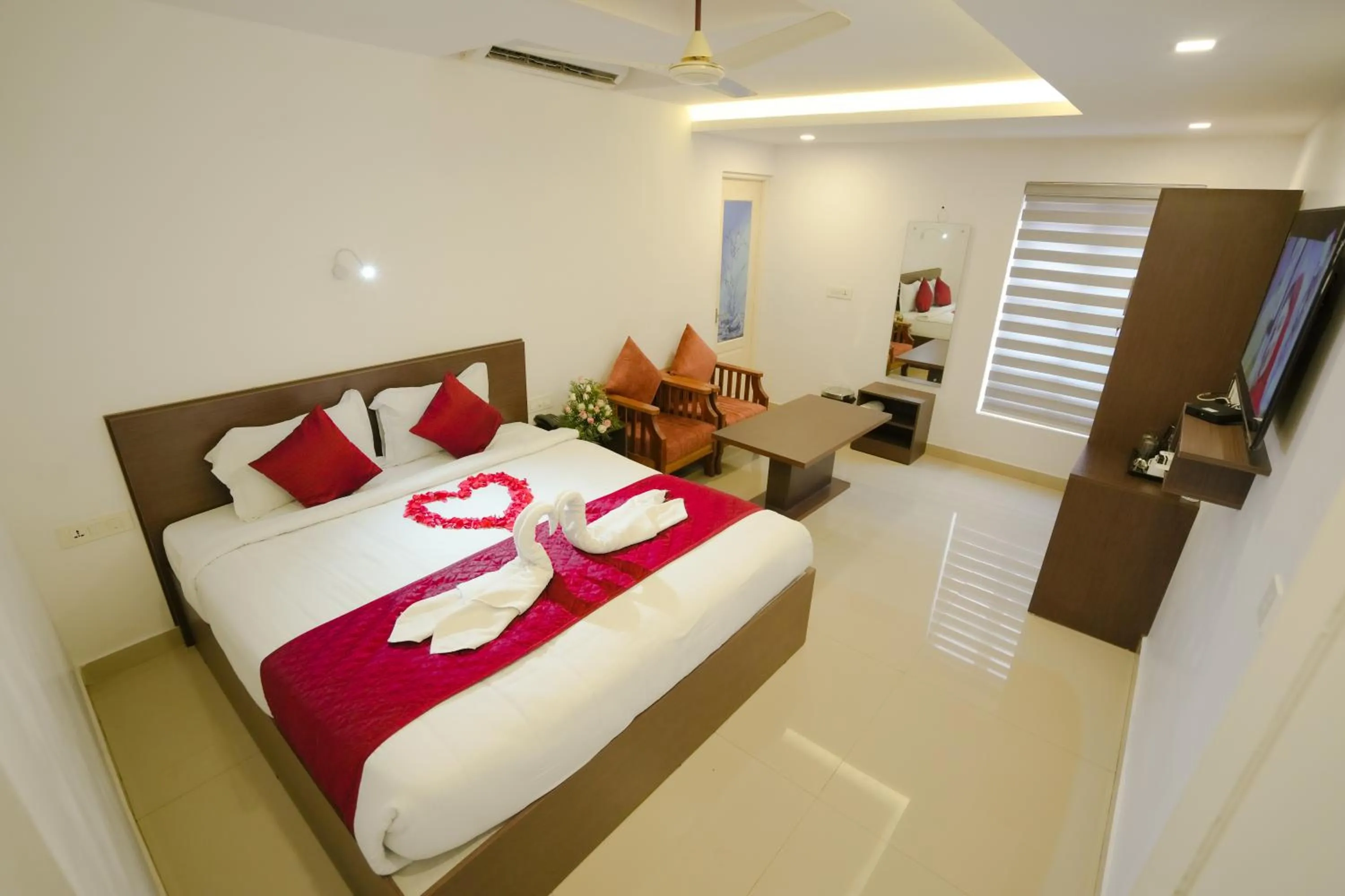 Bedroom, Bed in Airport Avenue Plaza