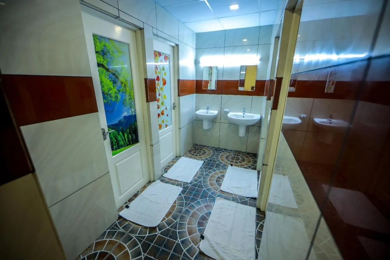 Toilet in Airport Avenue Plaza