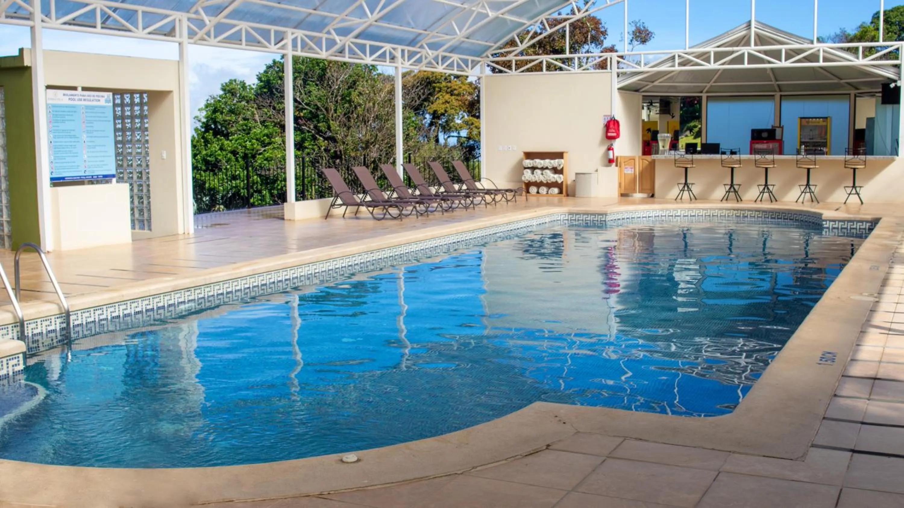 Swimming pool in Fondavela Hotel
