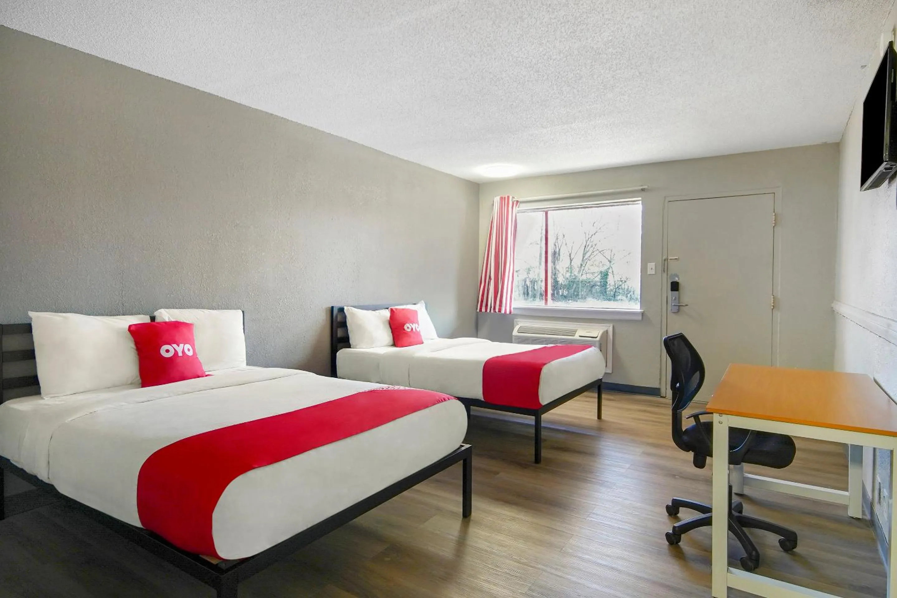 Bedroom in Hotel Petersburg VA I-95 & E Washington St