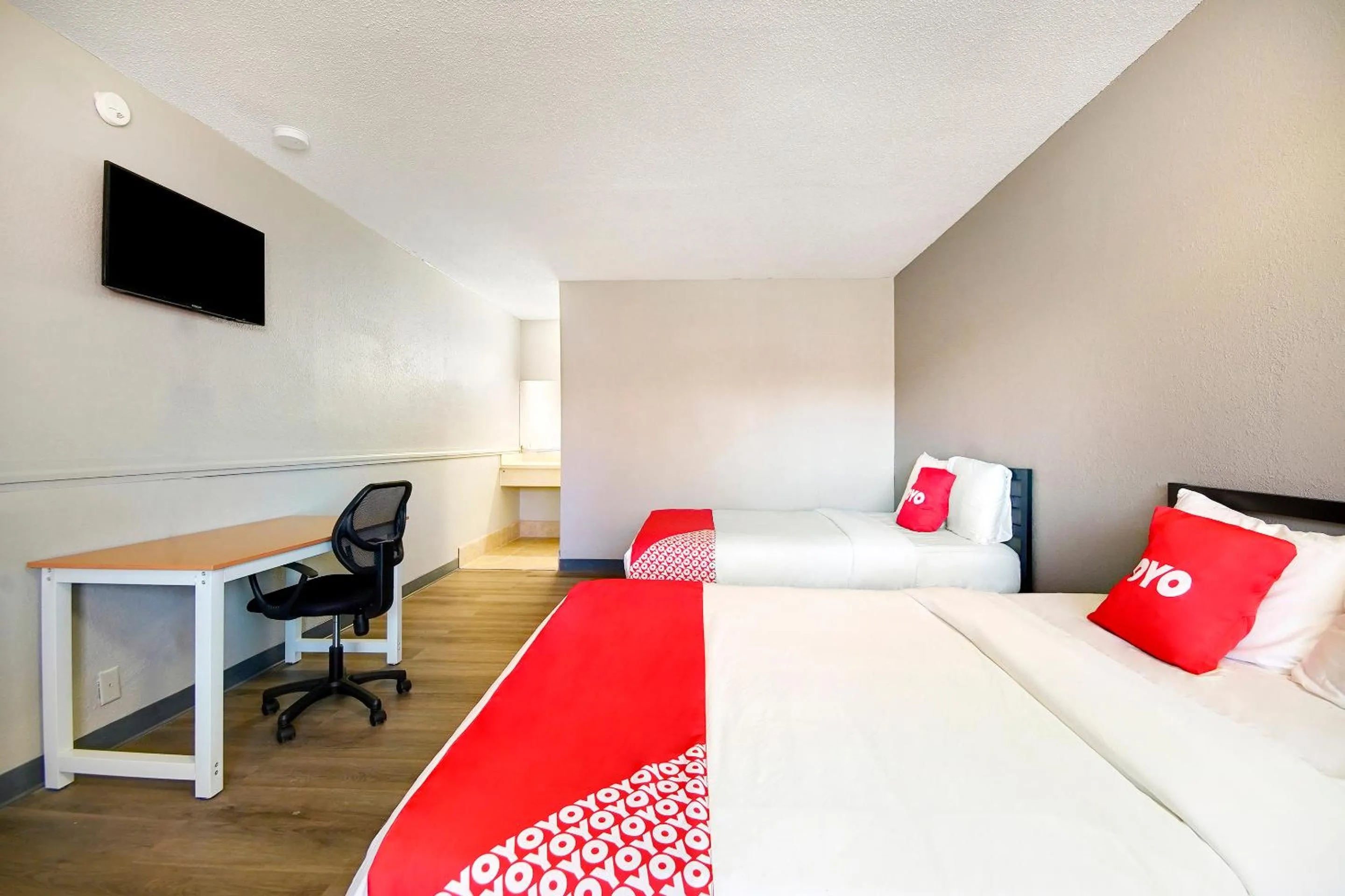 Bedroom in Hotel Petersburg VA I-95 & E Washington St