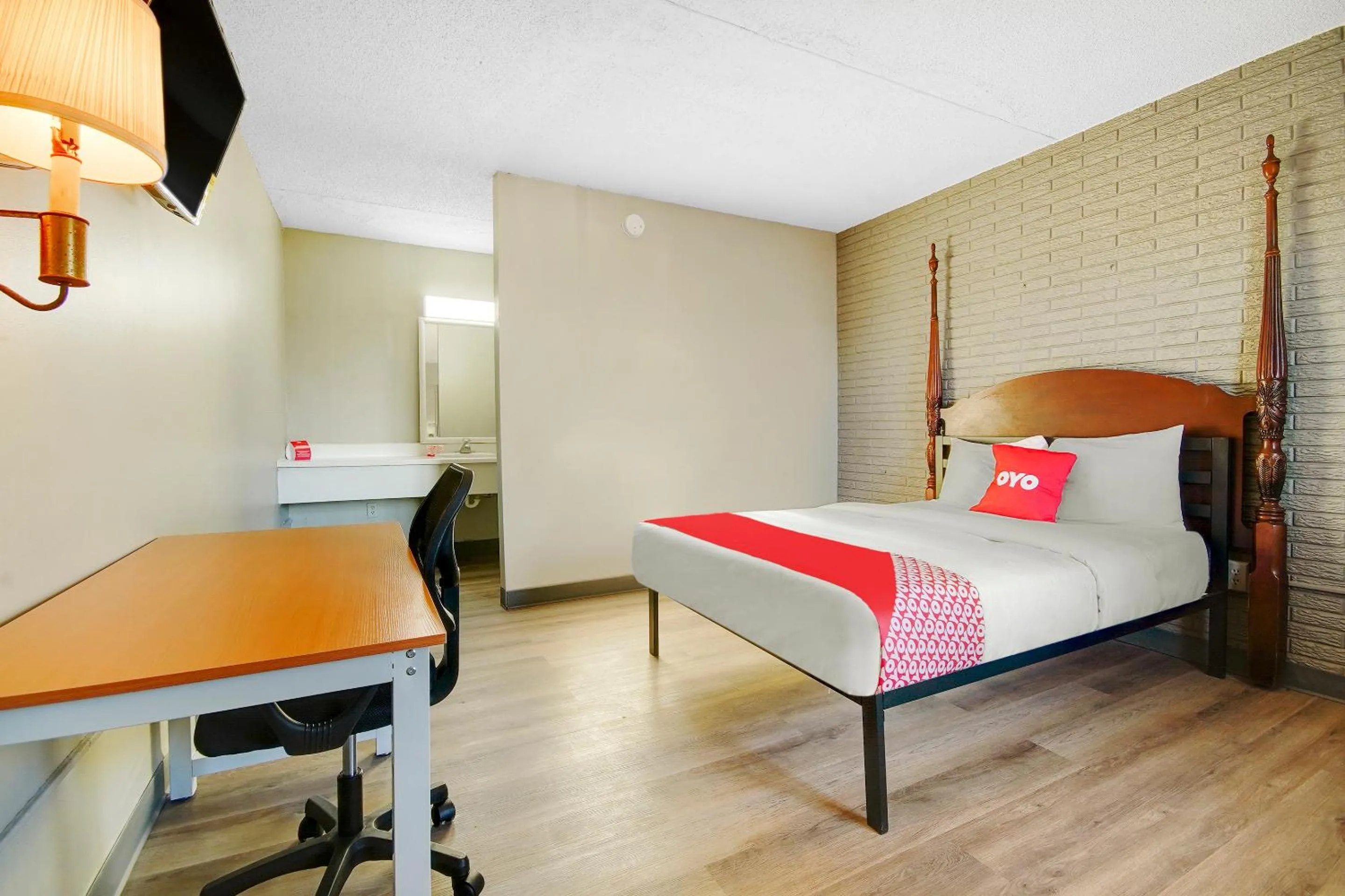 Bedroom in Hotel Petersburg VA I-95 & E Washington St