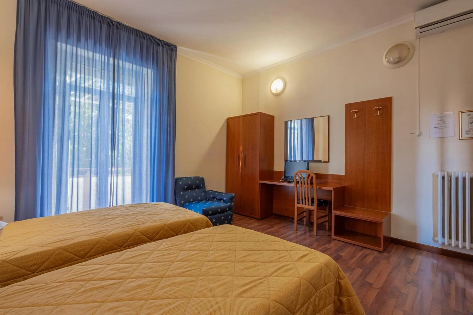 Seating area, Bed in Hotel Monte Verde
