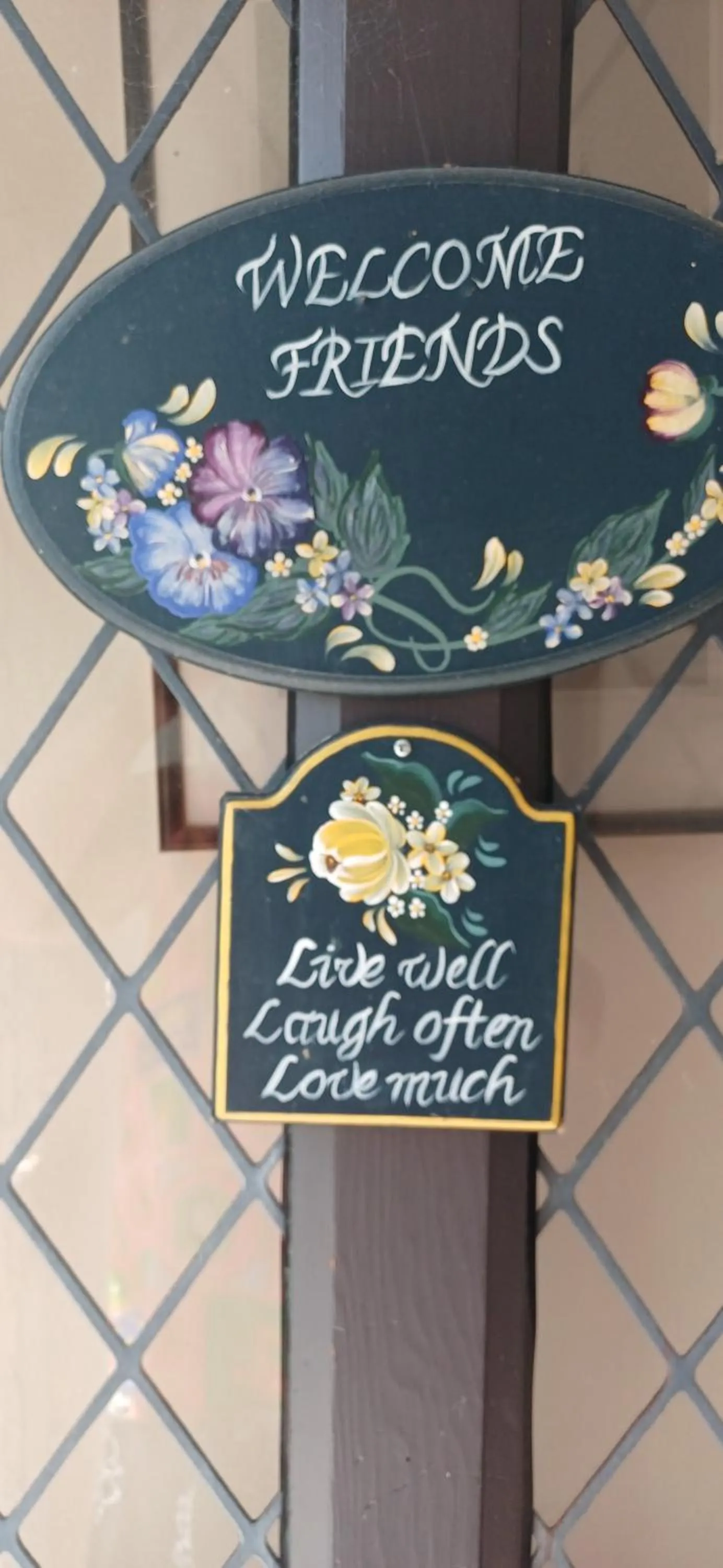 Text overlay in Ashcroft Gardens Bed & Breakfast