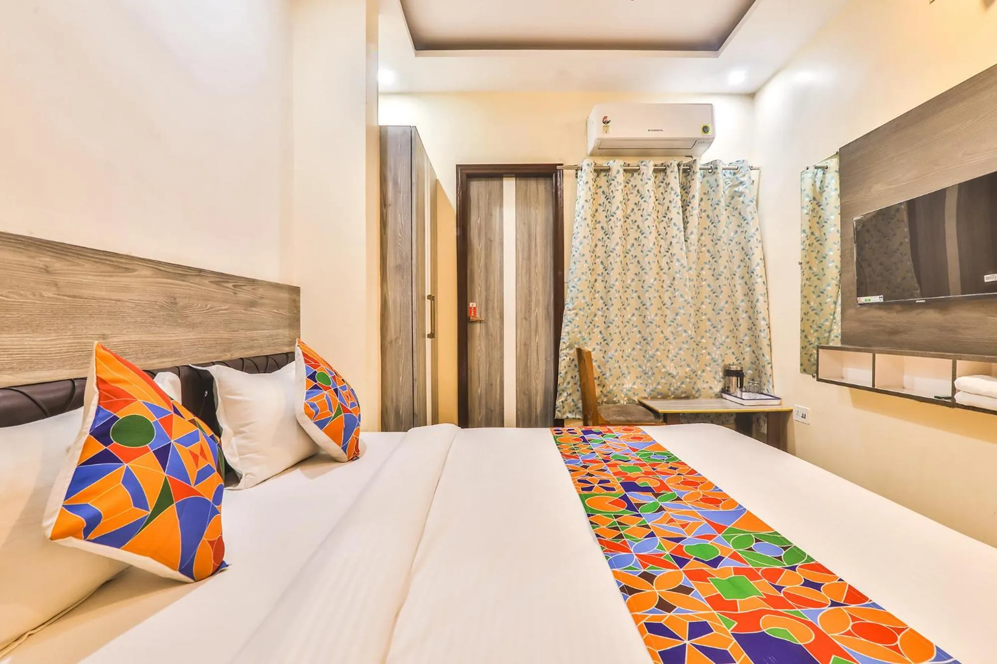 Bed in FabHotel LS Grand - Nr Banaras Railway Station