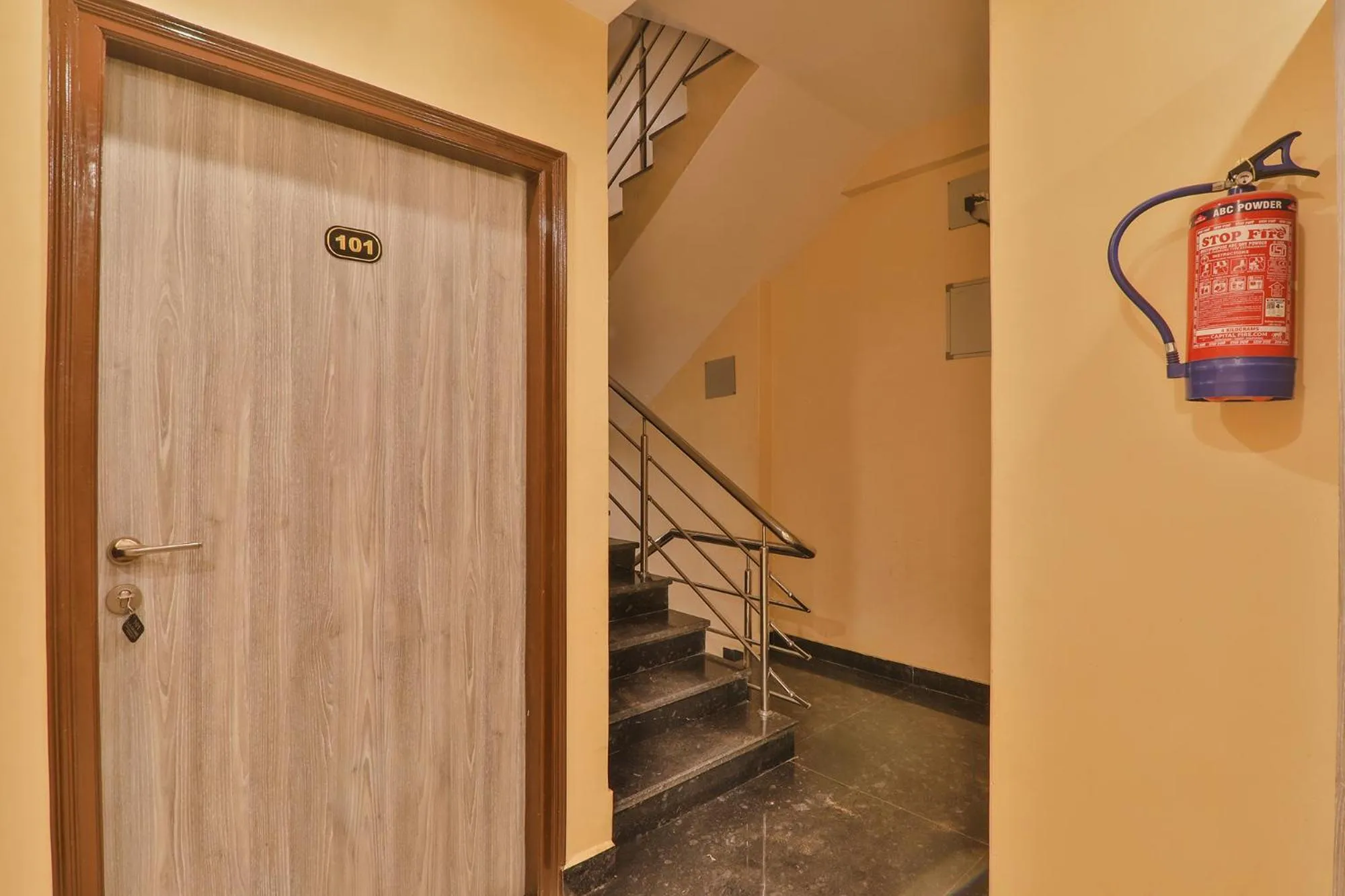 Lobby or reception in FabHotel LS Grand - Nr Banaras Railway Station