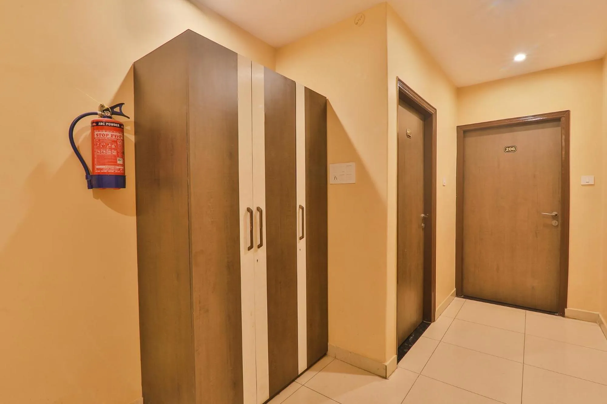 Lobby or reception in FabHotel LS Grand - Nr Banaras Railway Station