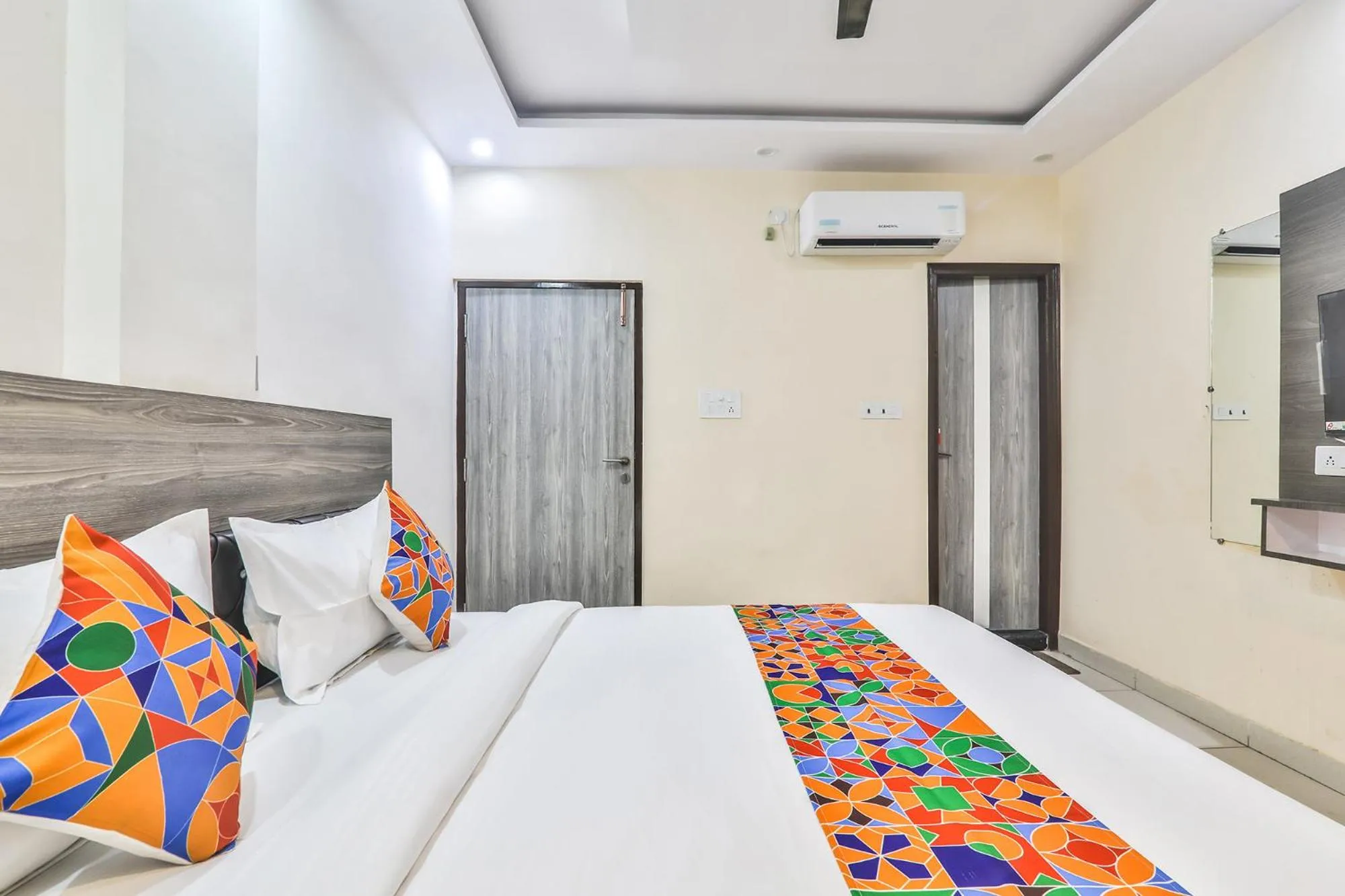 Bed in FabHotel LS Grand - Nr Banaras Railway Station