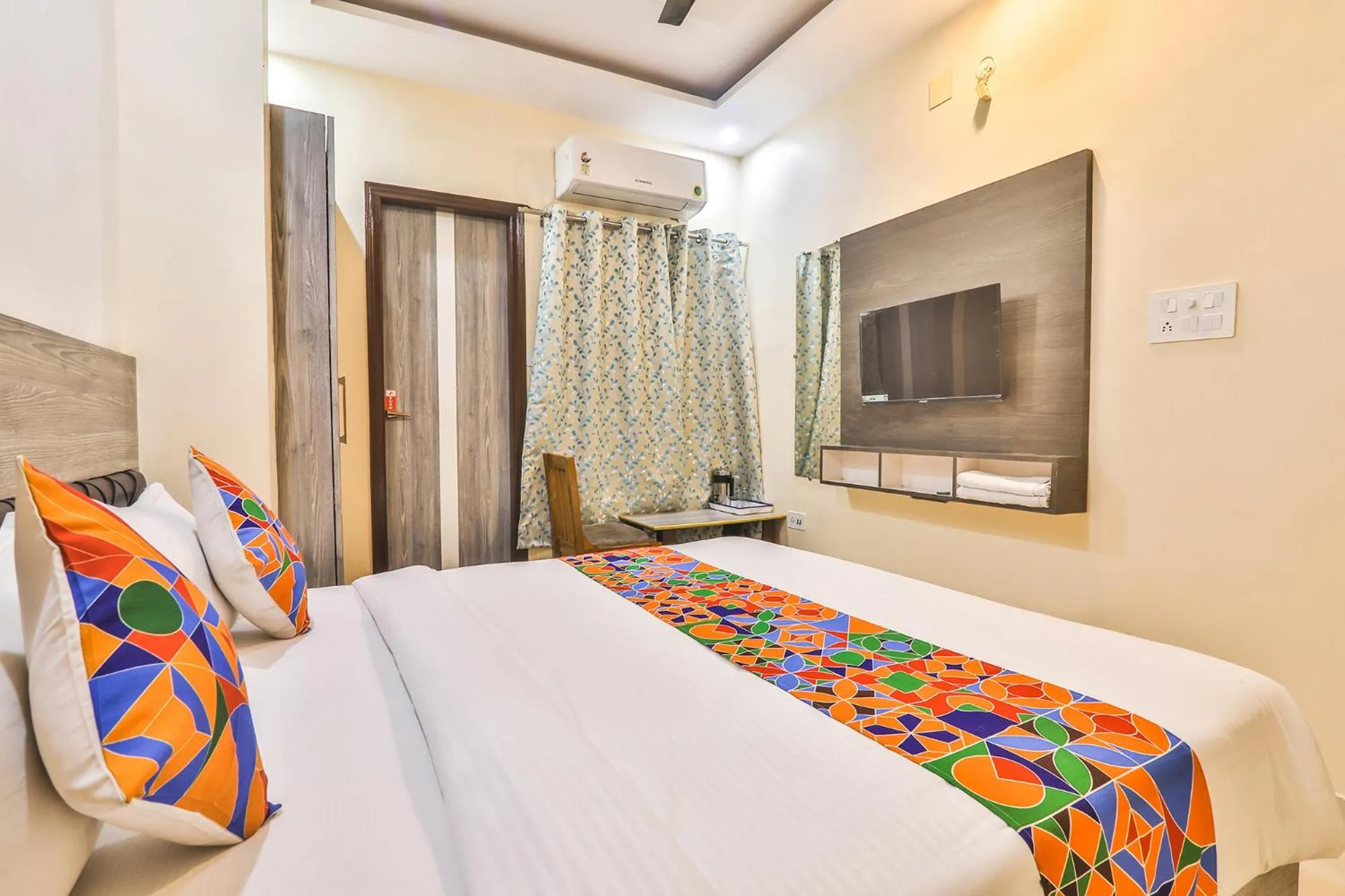 Bed in FabHotel LS Grand - Nr Banaras Railway Station