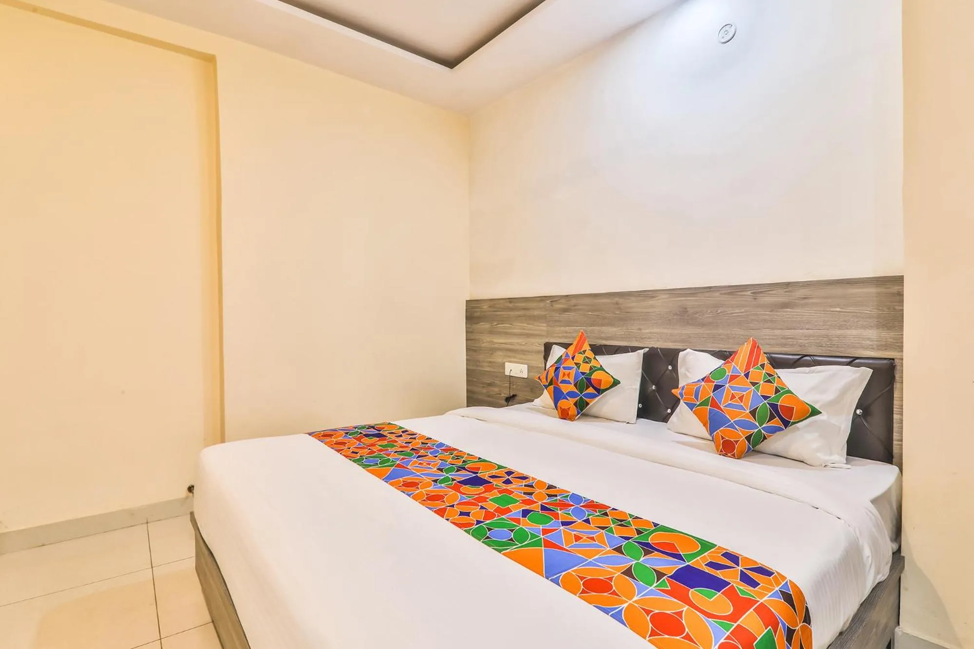 Bed in FabHotel LS Grand - Nr Banaras Railway Station