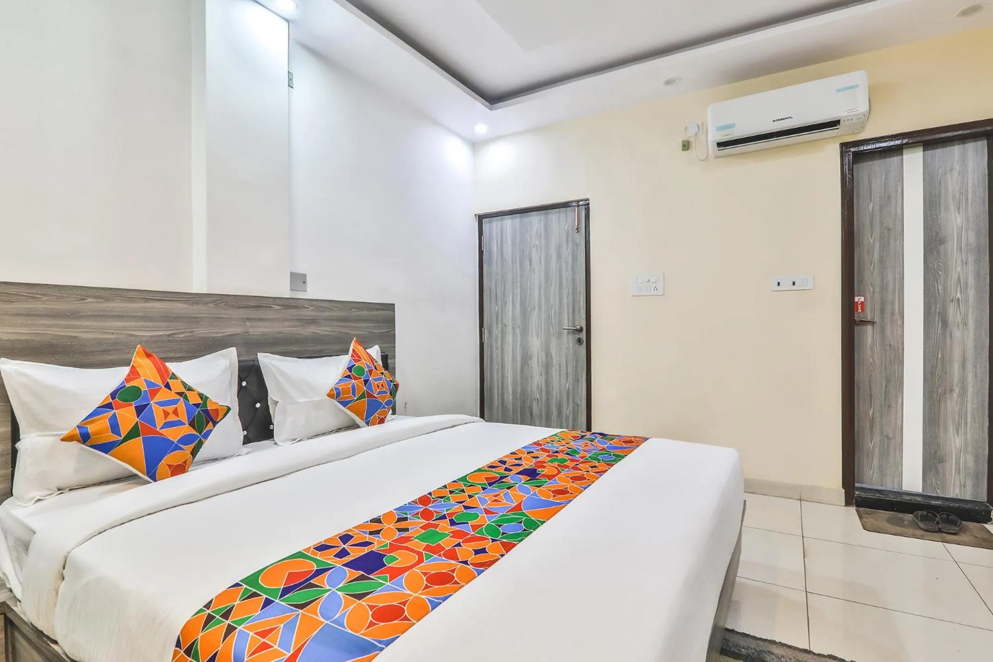 Bed in FabHotel LS Grand - Nr Banaras Railway Station