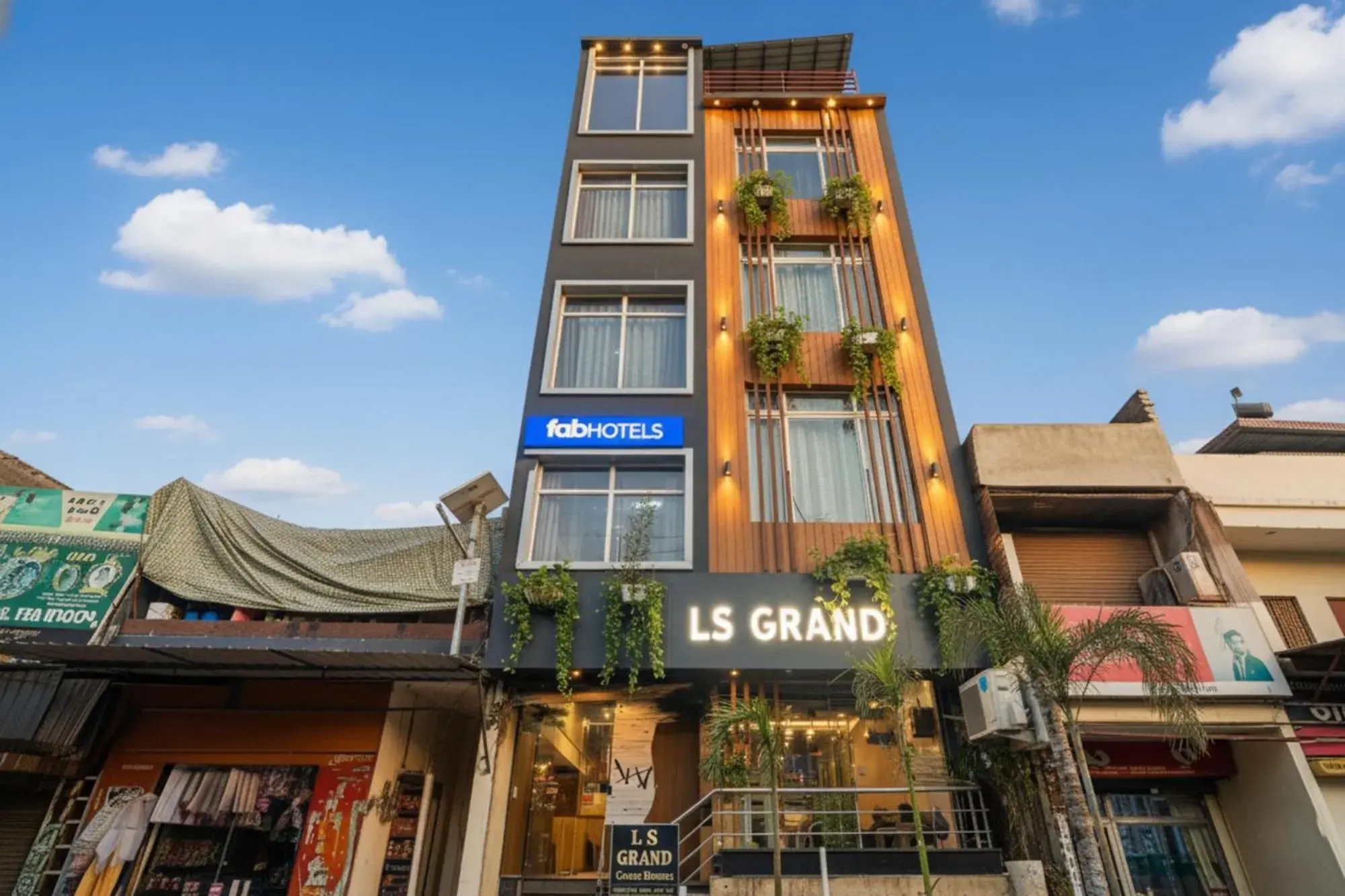 FabHotel LS Grand - Banaras Railway Station FabHotel LS Grand - Banaras Railway Station