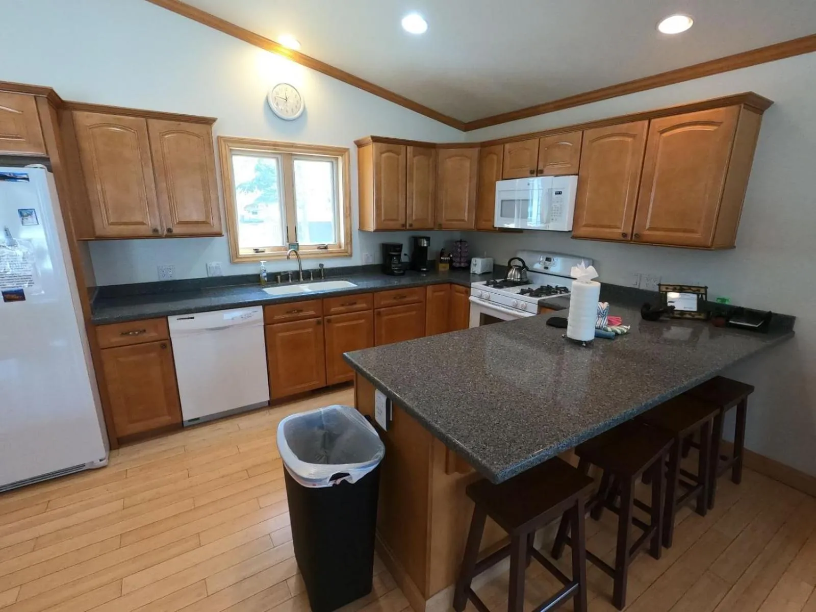 Kitchen or kitchenette in Rr-johnson Suite
