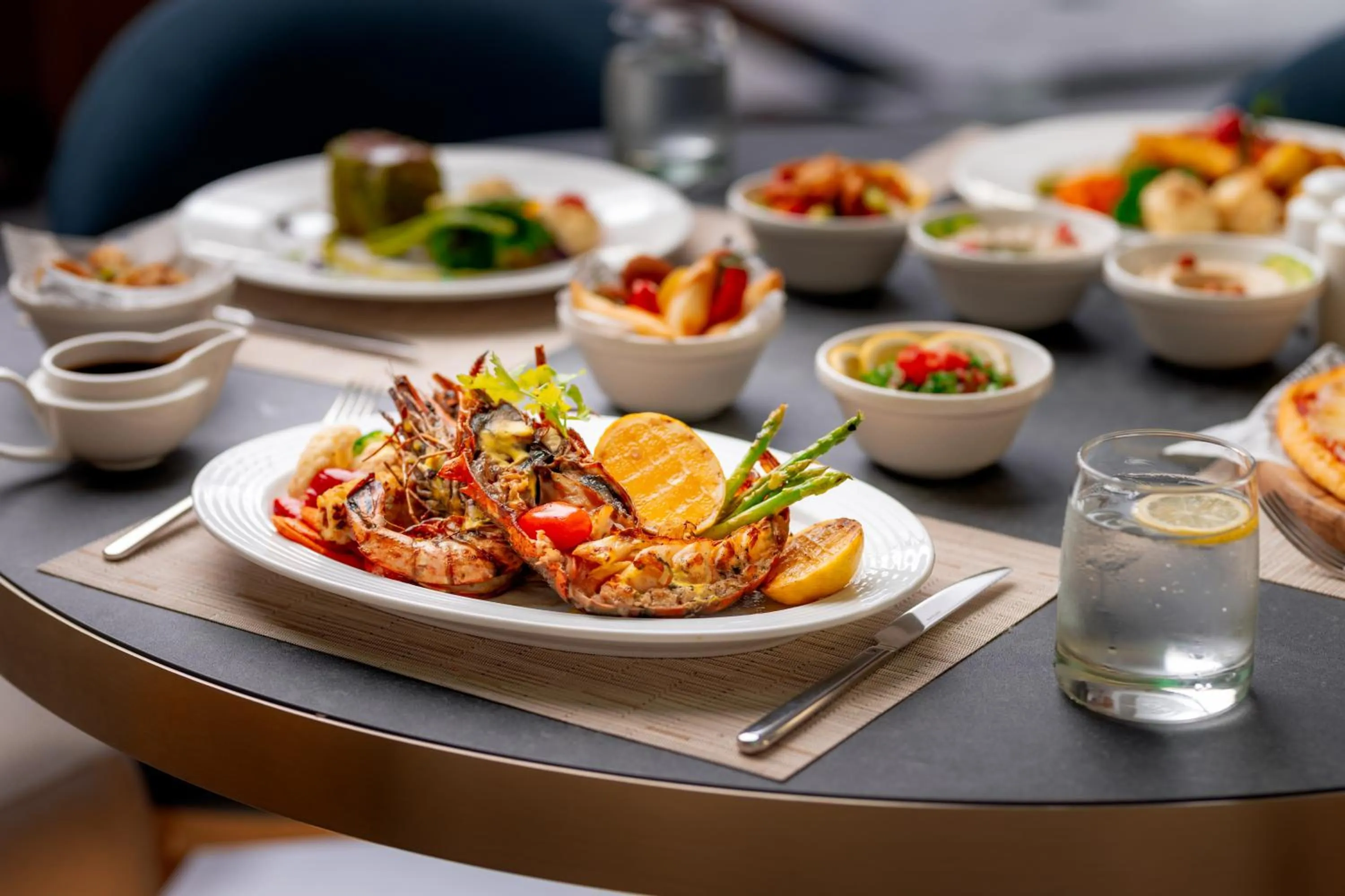 Restaurant/places to eat in Rotana Al Manakha Madinah