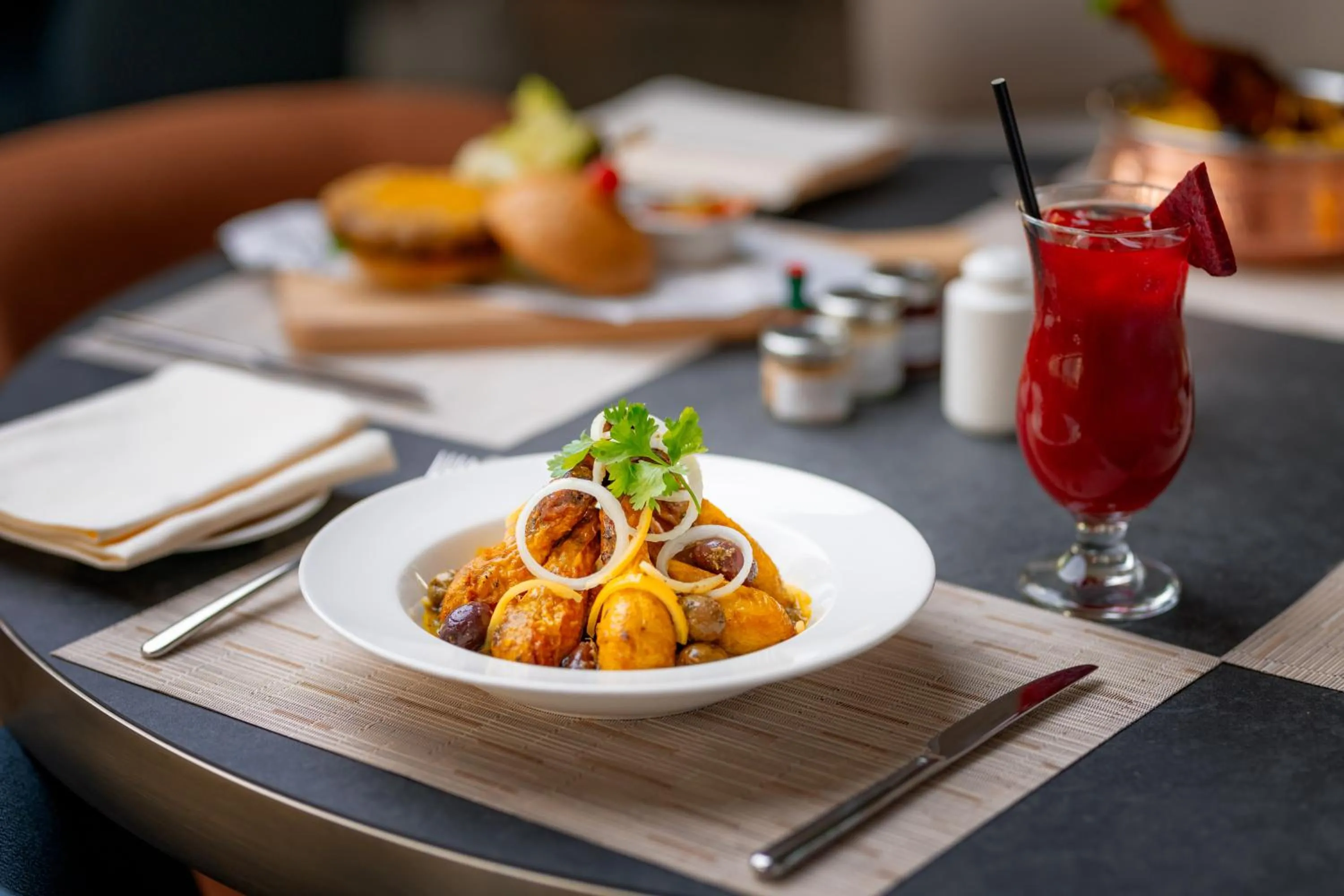 Restaurant/places to eat in Rotana Al Manakha Madinah