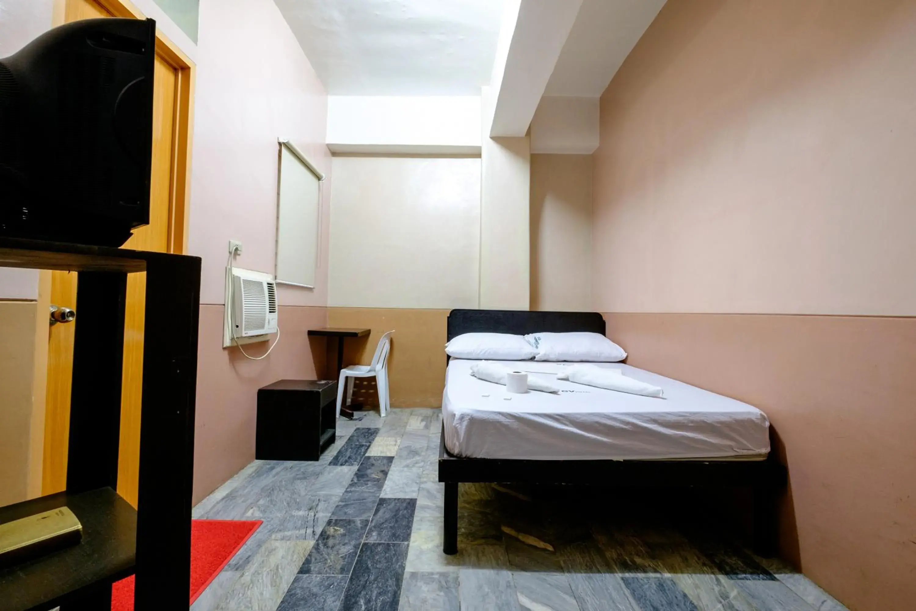 Budget Double Room in GV Hotel - Ozamiz Budget Double Room in GV Hotel - Ozamiz