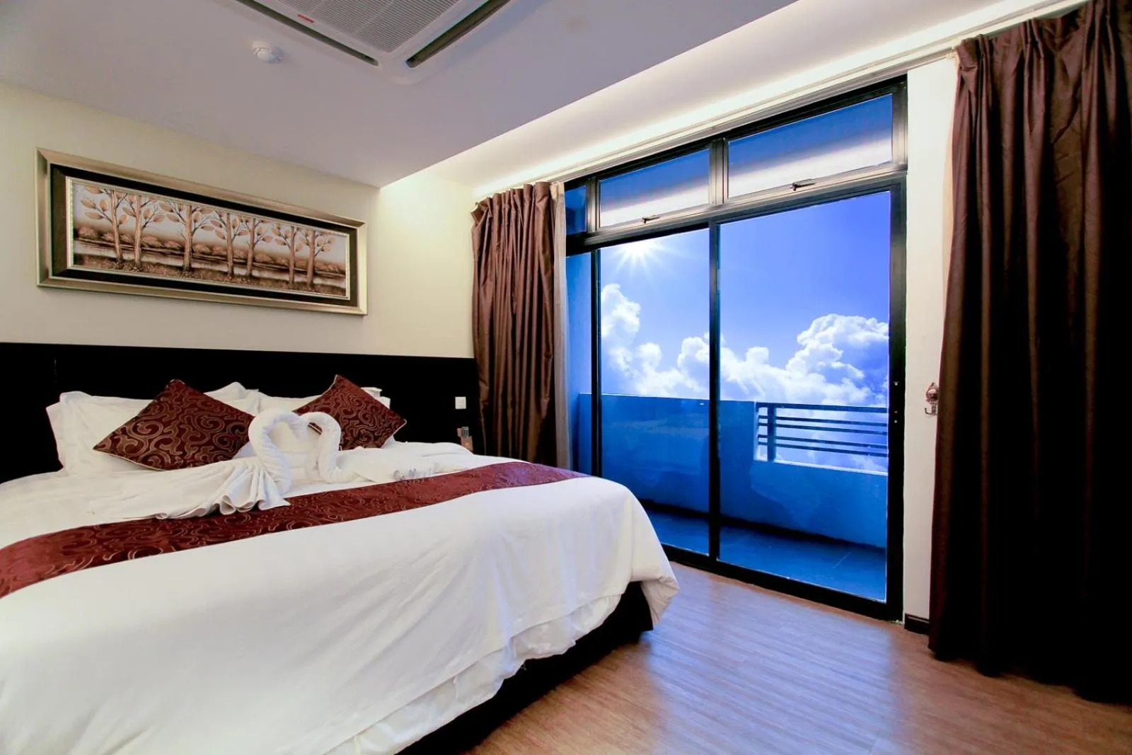 Bedroom, Bed in J Suites Hotel