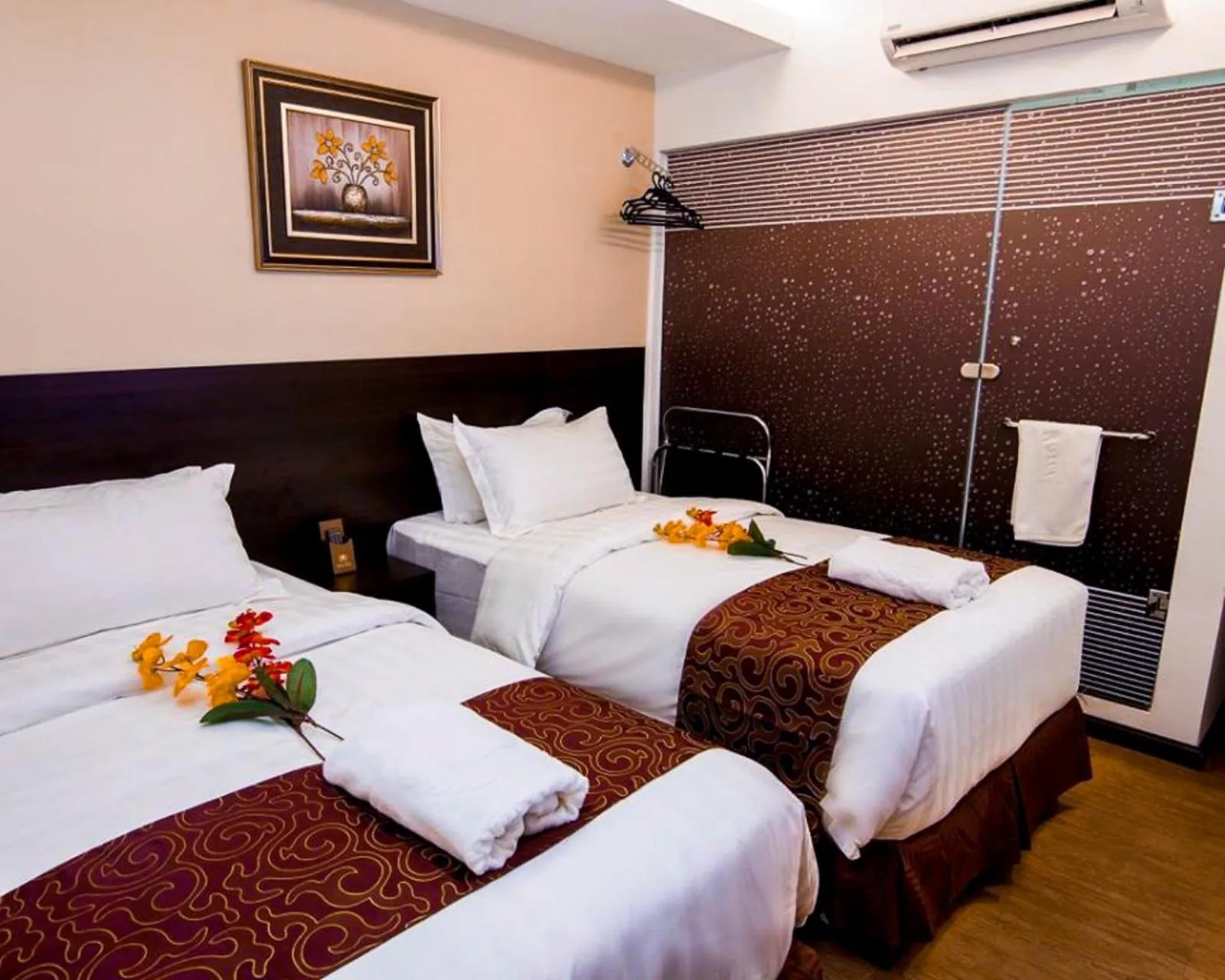 Bedroom, Bed in J Suites Hotel