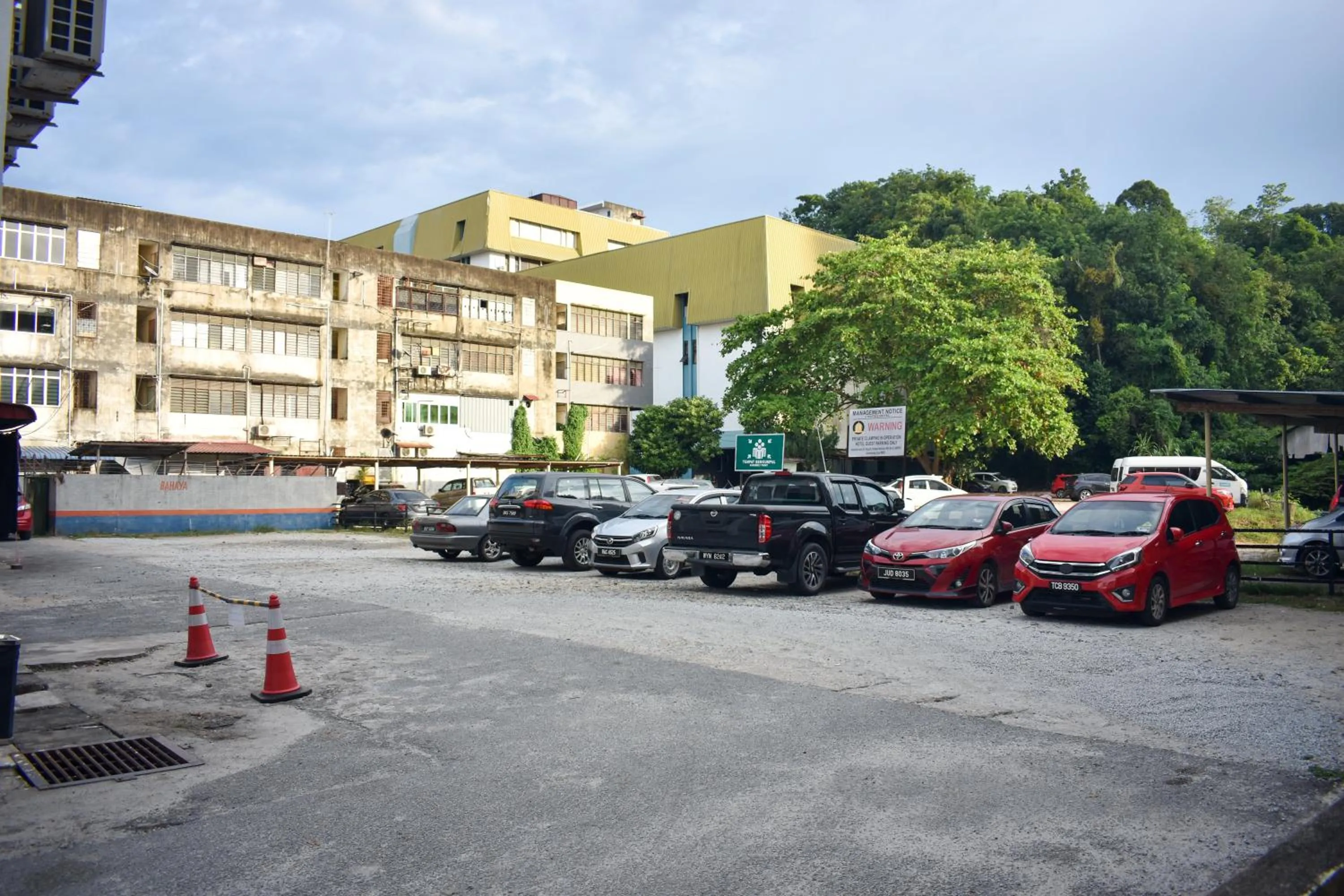 Parking in J Suites Hotel