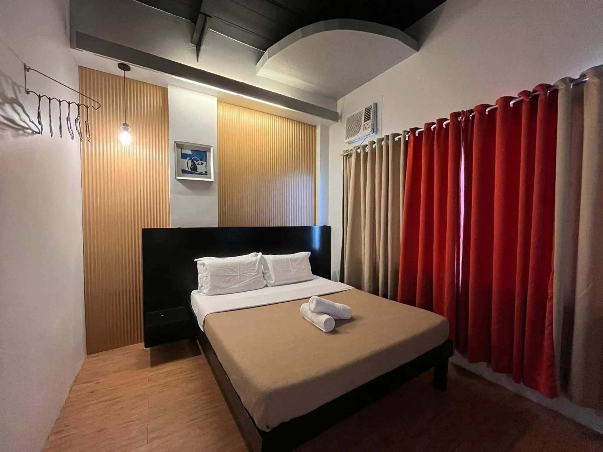 Bed in First Pacific Inn Davao