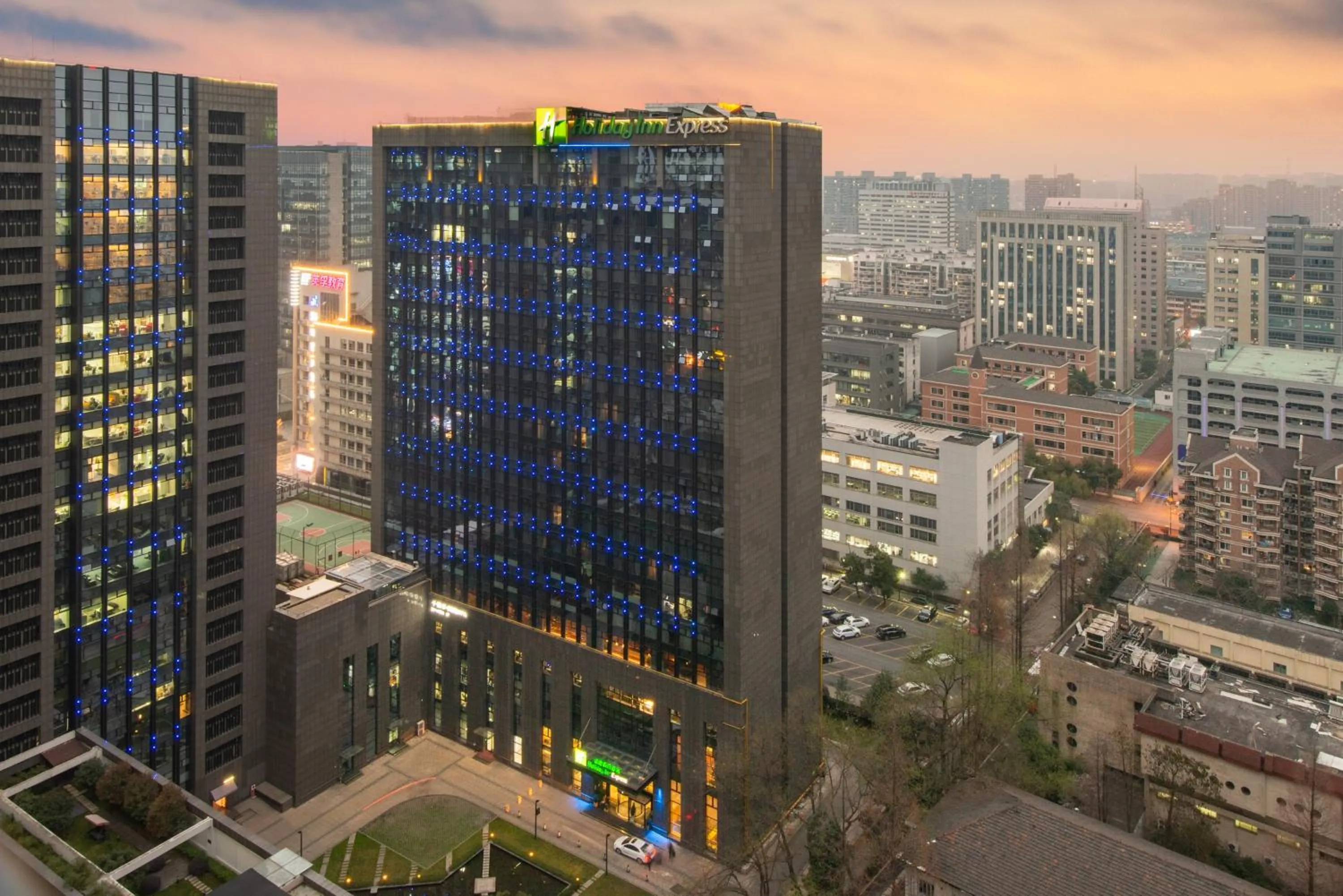 Property building in Holiday Inn Express Hangzhou Huanglong