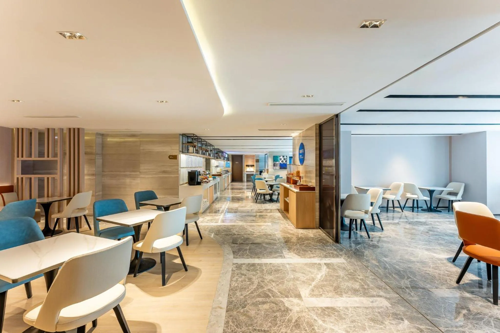 Breakfast in Holiday Inn Express Hangzhou Huanglong