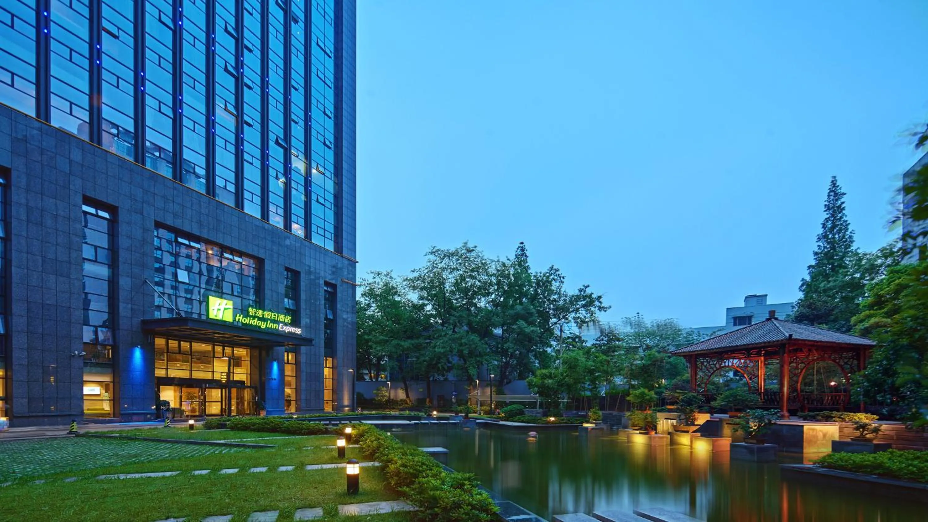 Property building in Holiday Inn Express Hangzhou Huanglong
