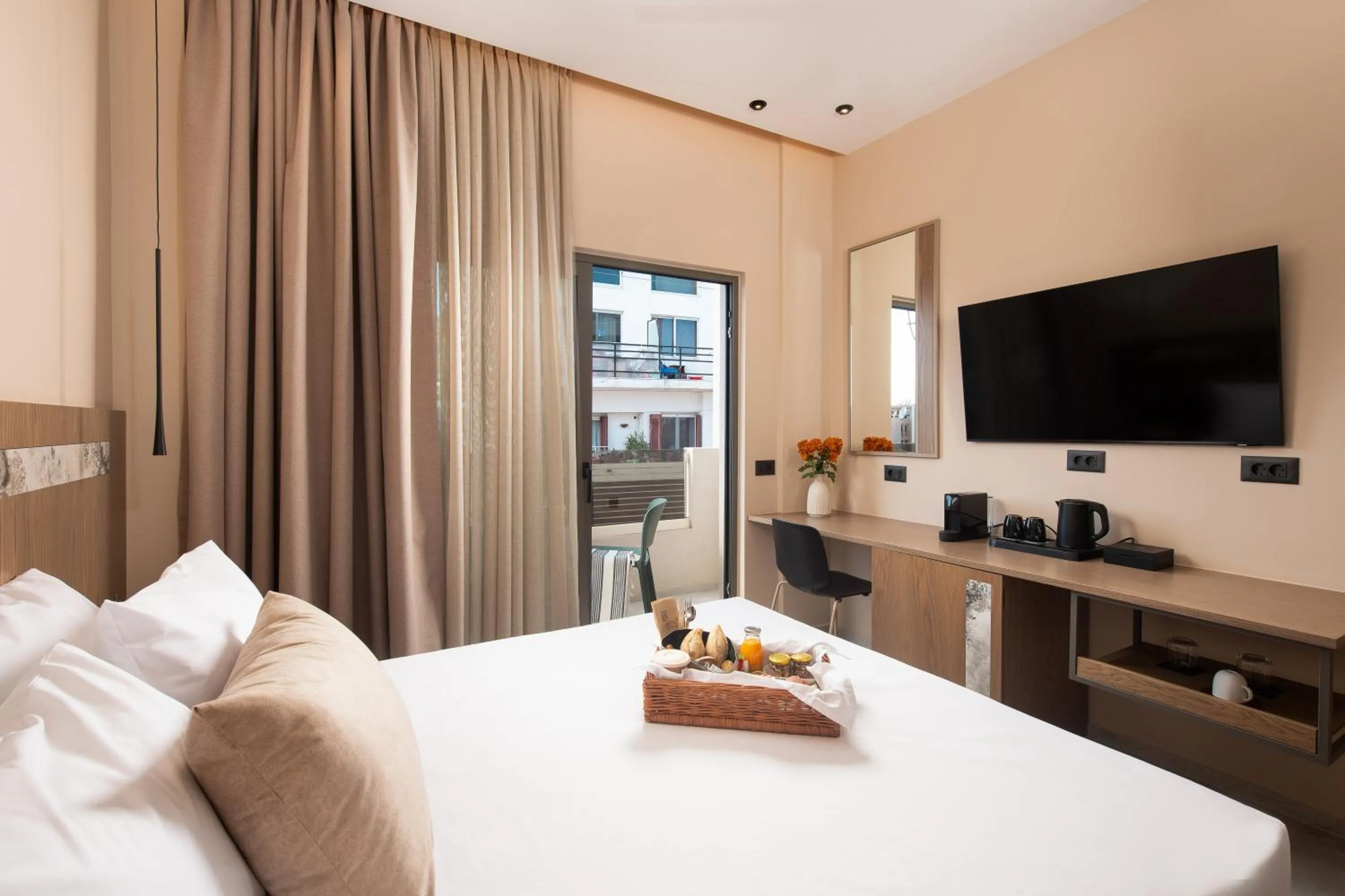 TV and multimedia, Bed in Cosmeen Lifestyle Boutique Stay