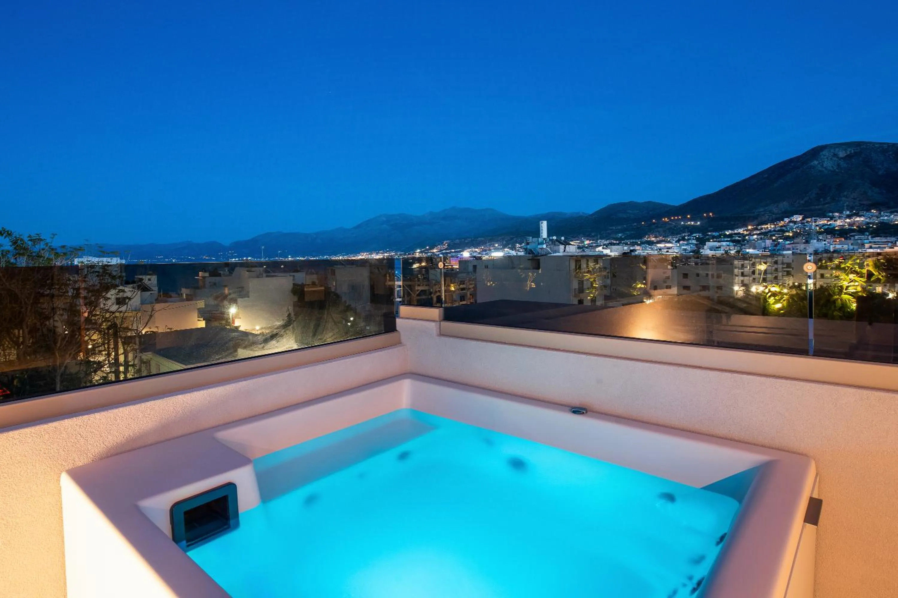 Hot Tub in Cosmeen Lifestyle Boutique Stay