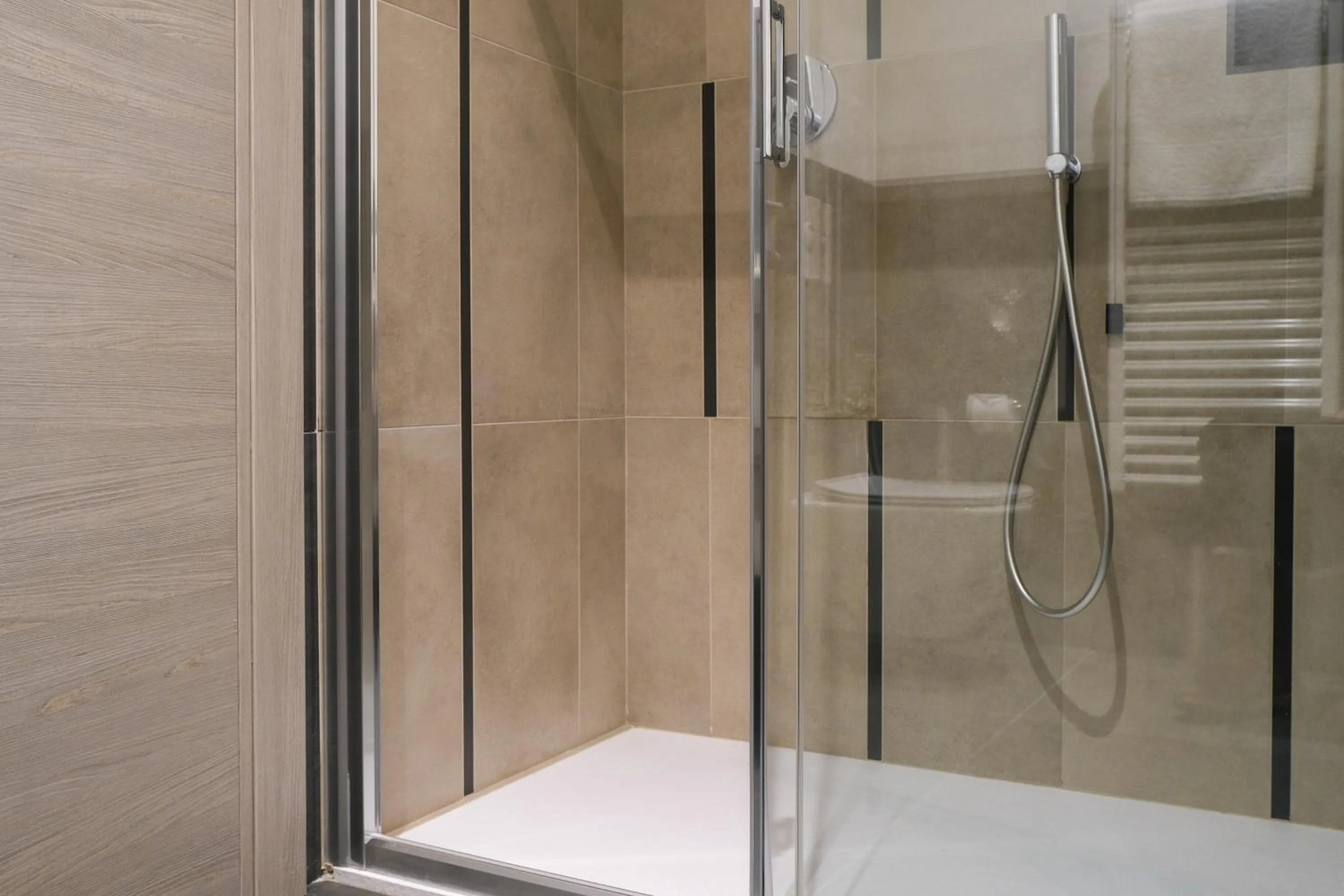 Shower in Emerald Green Residence