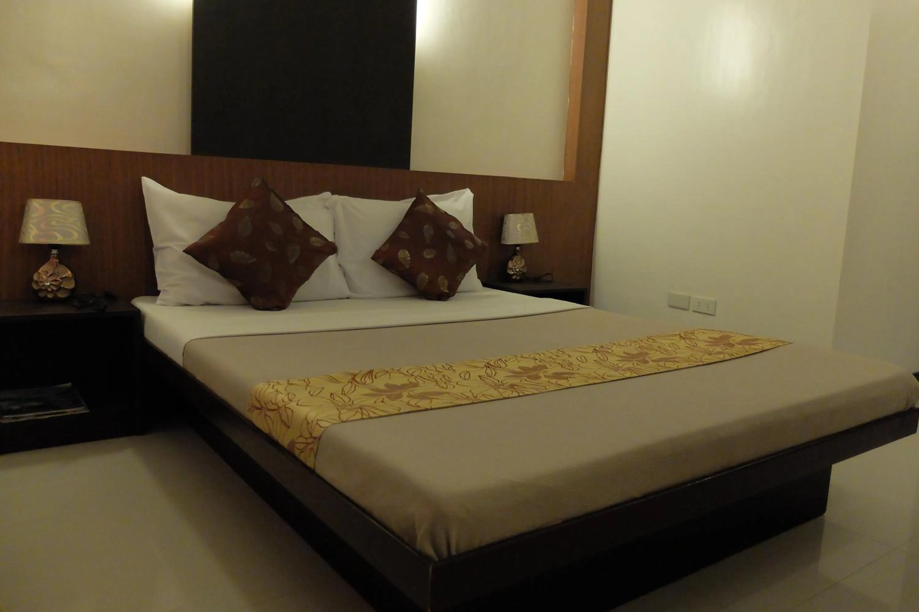 Bed in Pacific Palm Suites Davao powered by Cocotel
