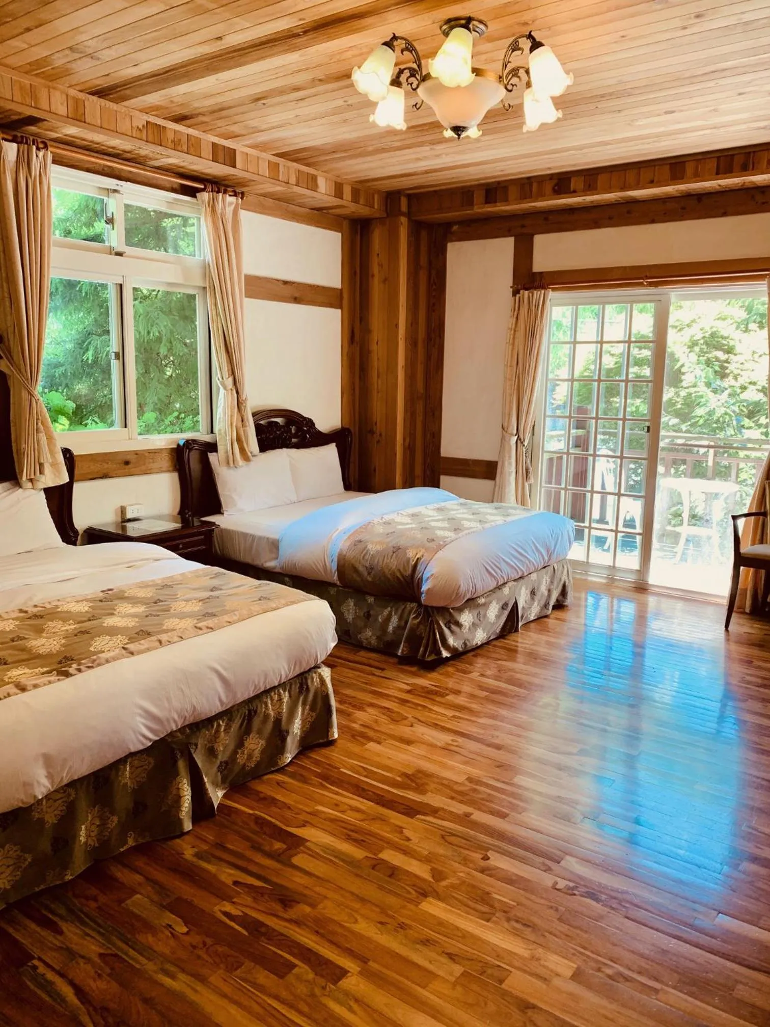 Bedroom, Bed in The Cotswolds Villa