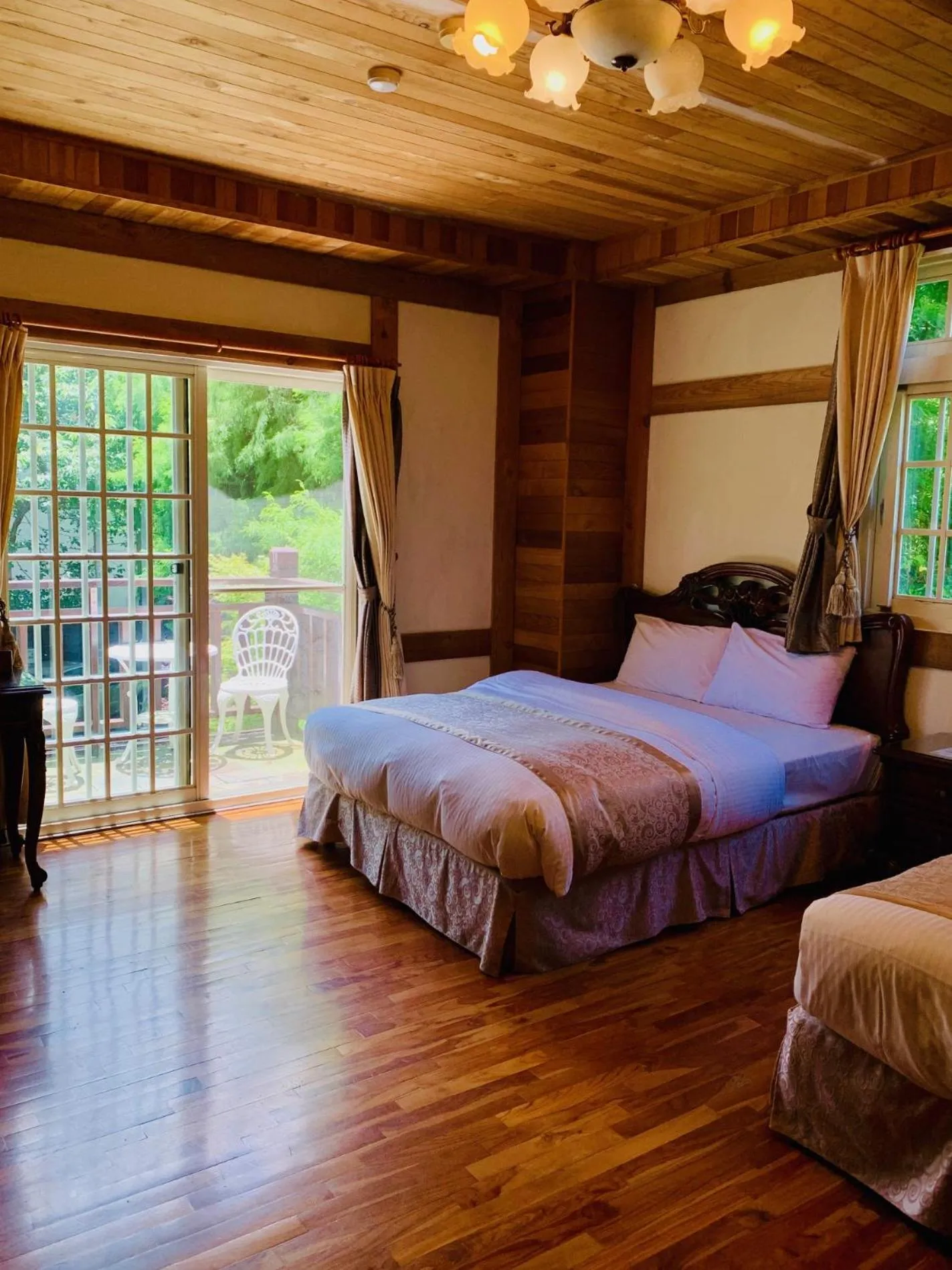 Photo of the whole room, Bed in The Cotswolds Villa