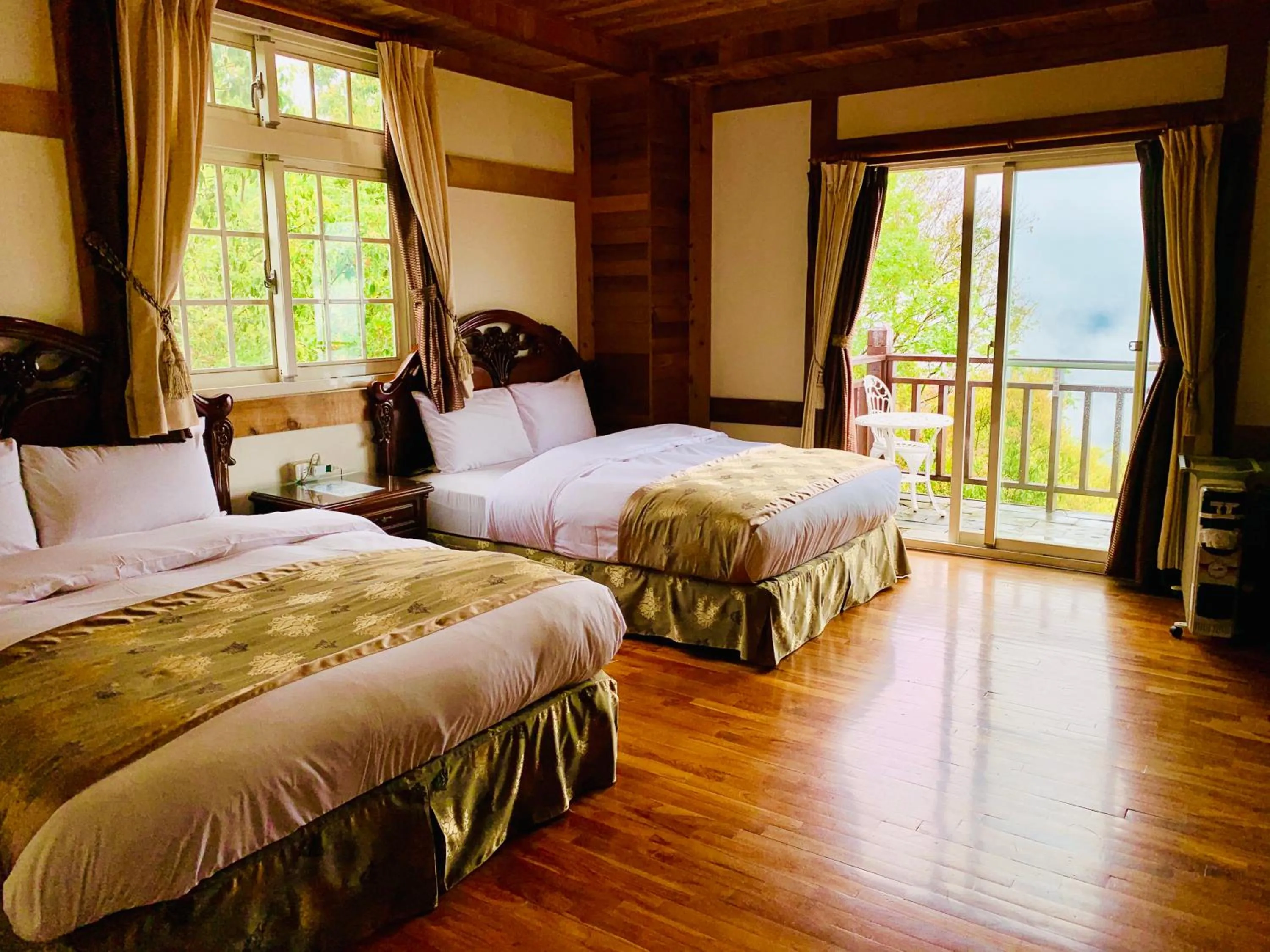 Bed in The Cotswolds Villa