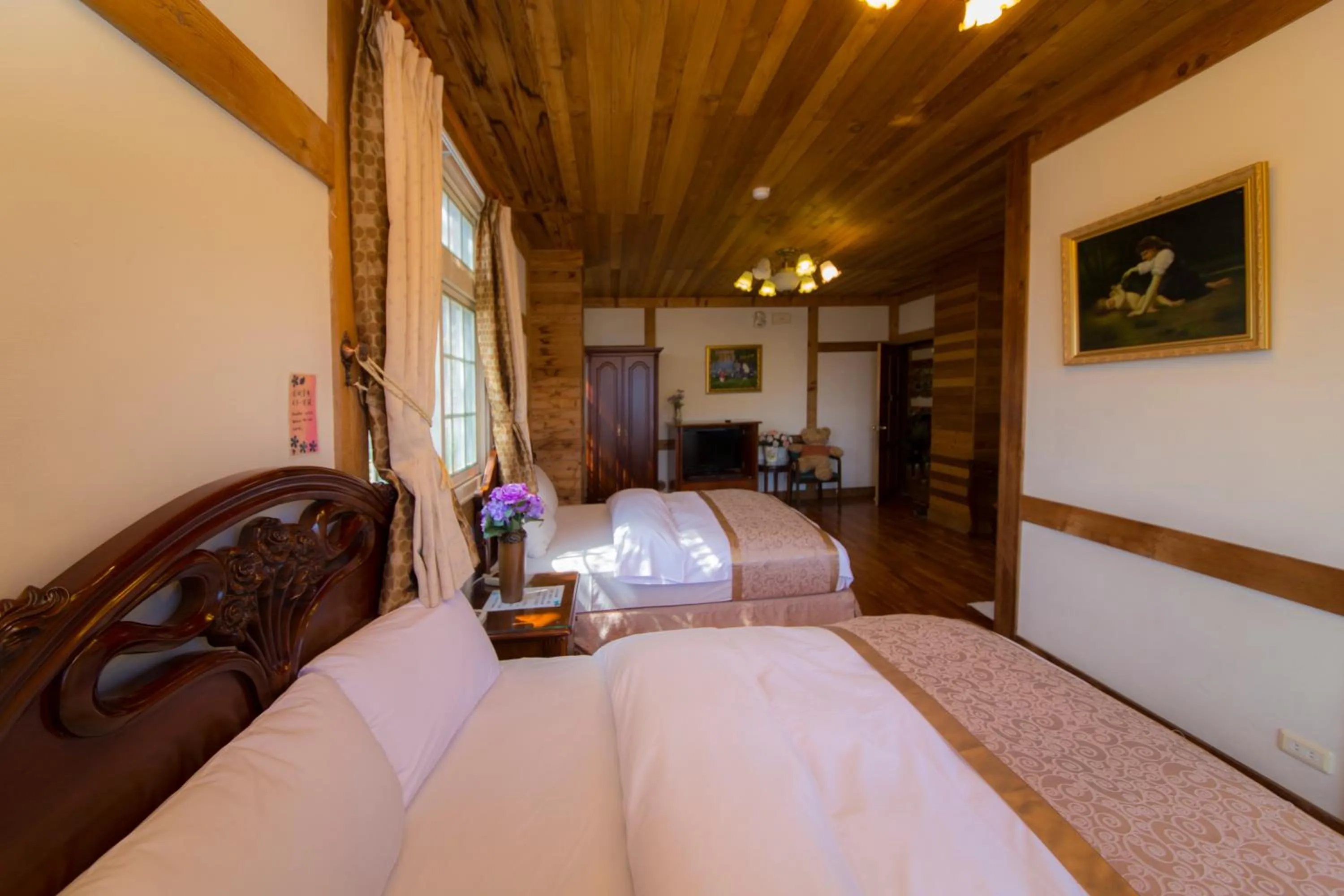 Photo of the whole room, Bed in The Cotswolds Villa