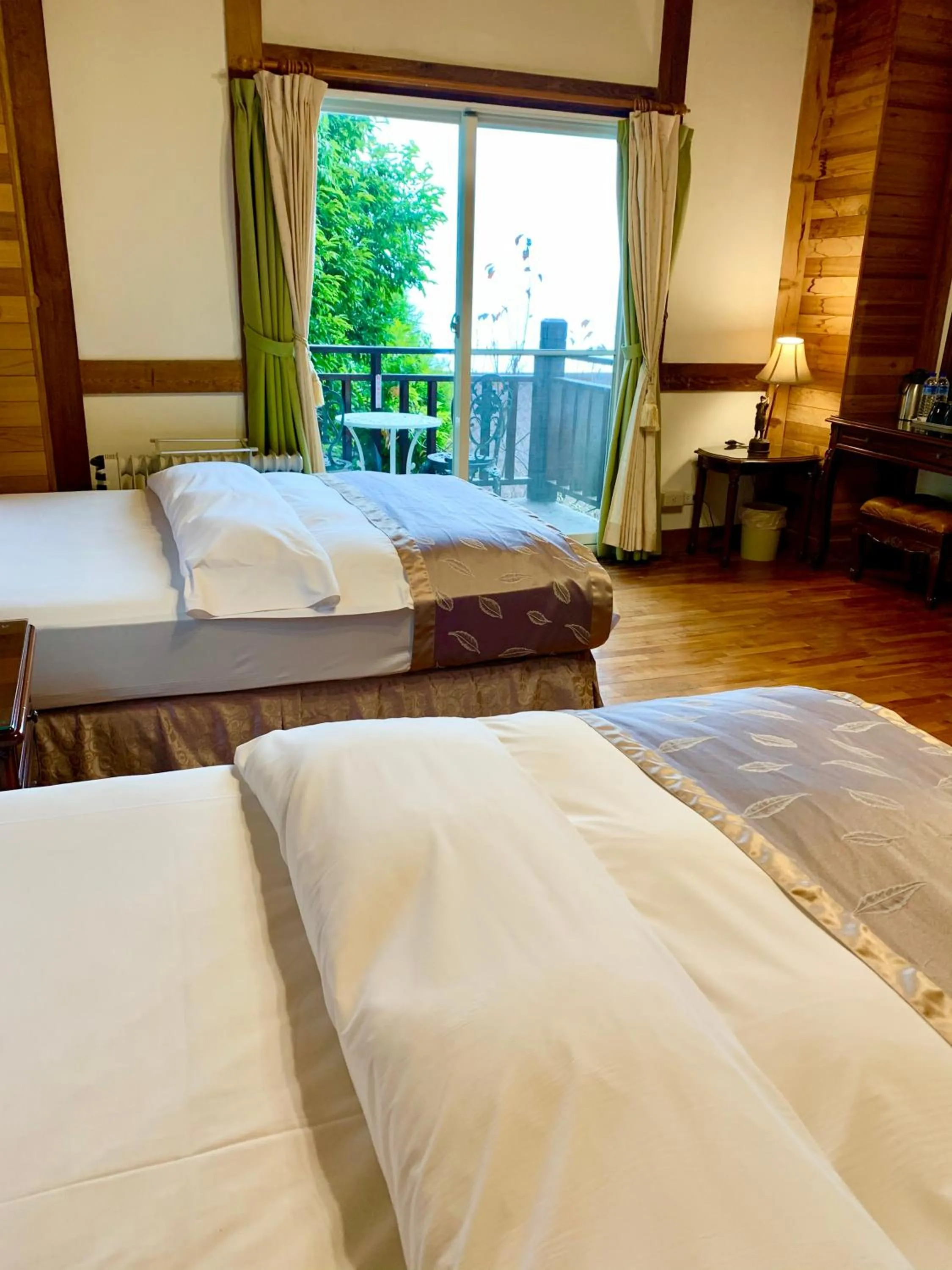 Bed in The Cotswolds Villa