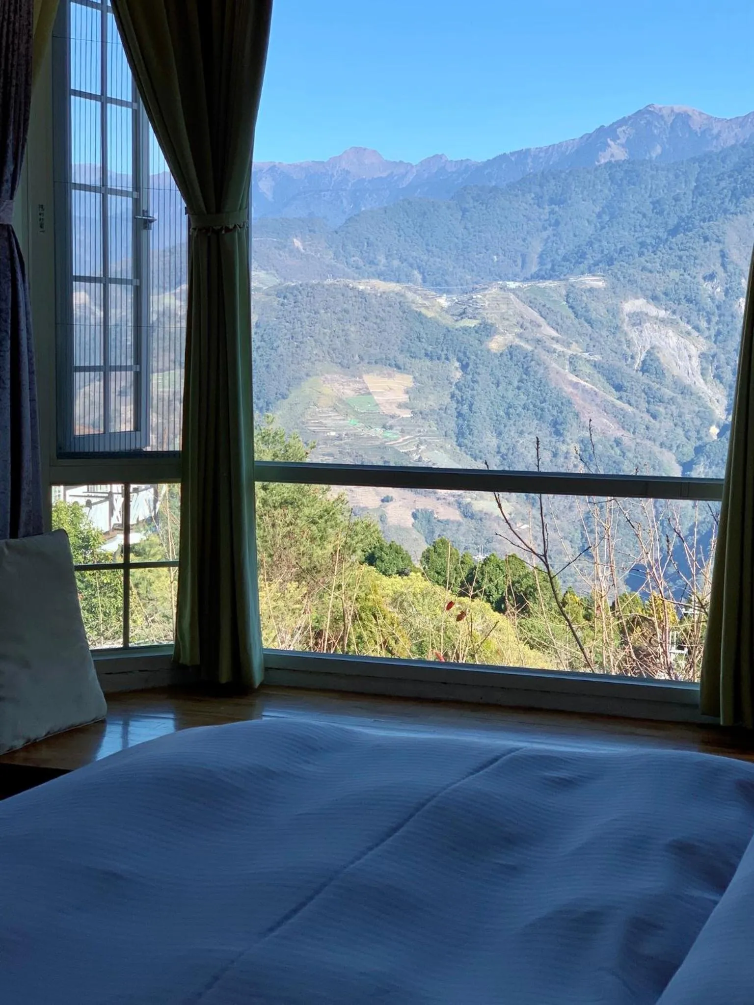 Bed in The Cotswolds Villa