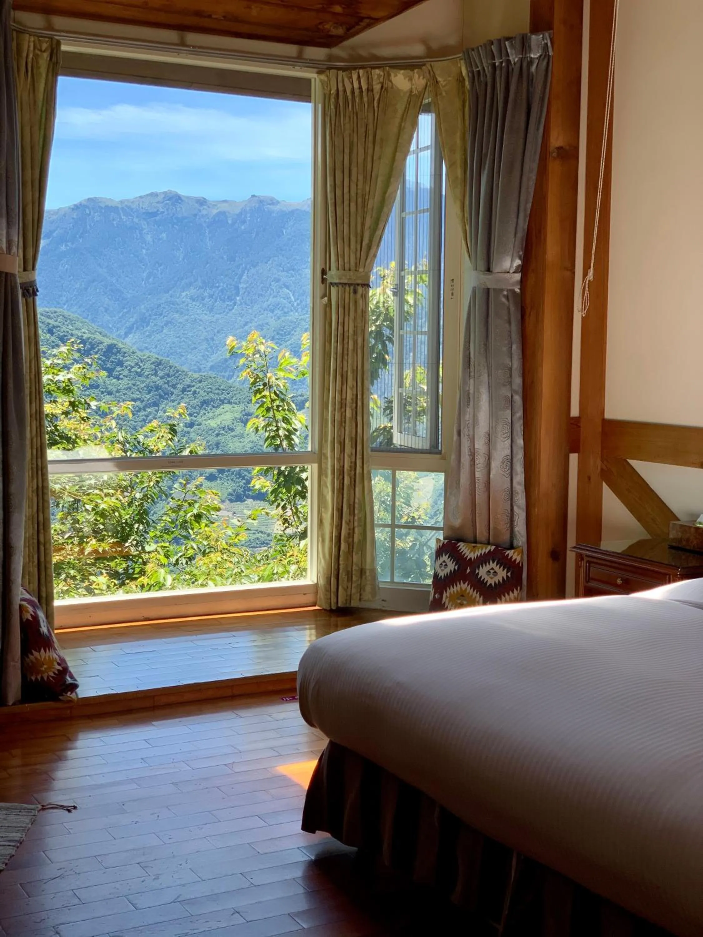 Bed in The Cotswolds Villa