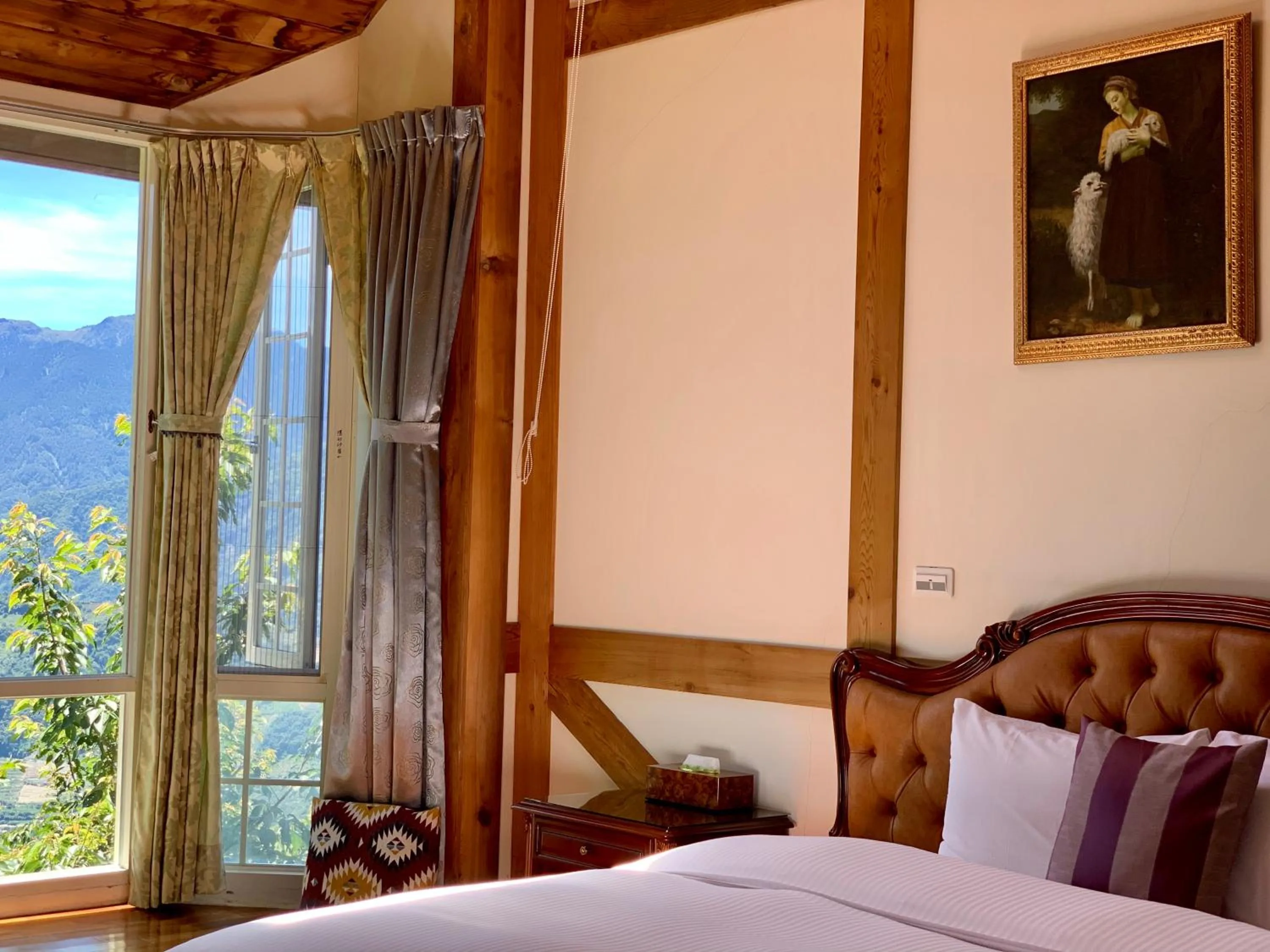 Bed in The Cotswolds Villa