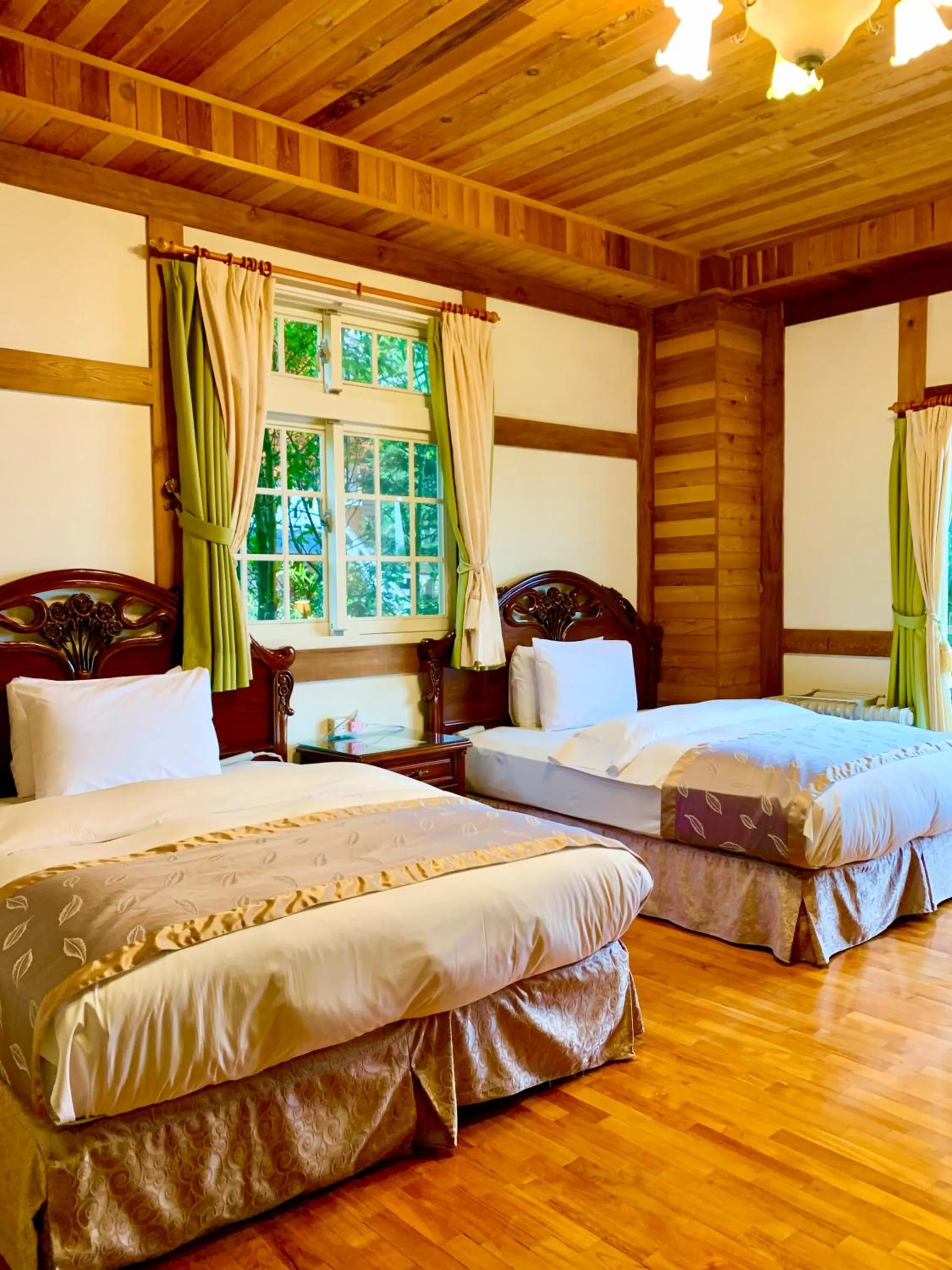 Bed in The Cotswolds Villa