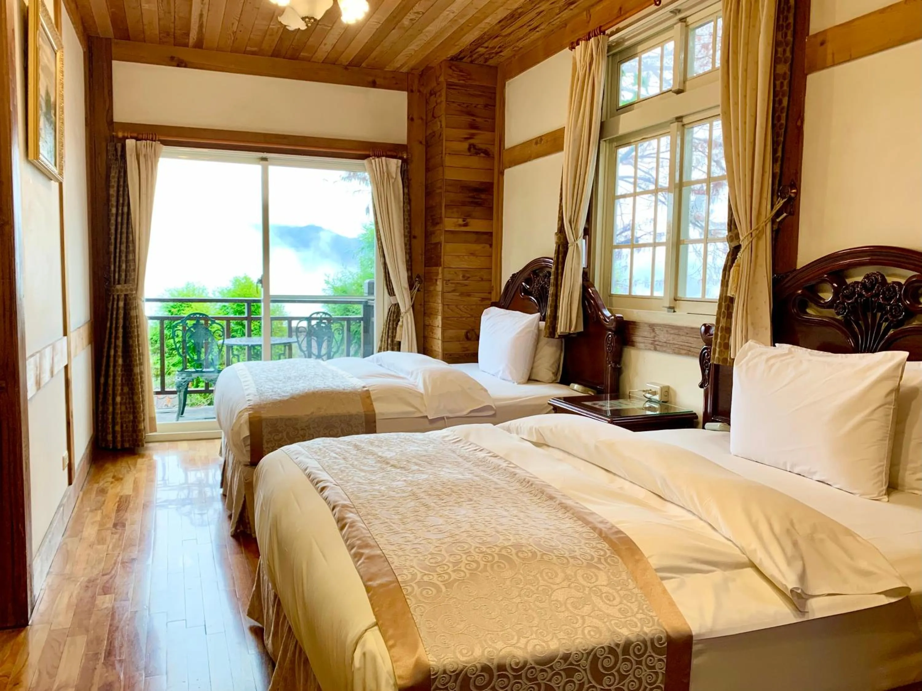 Bed in The Cotswolds Villa