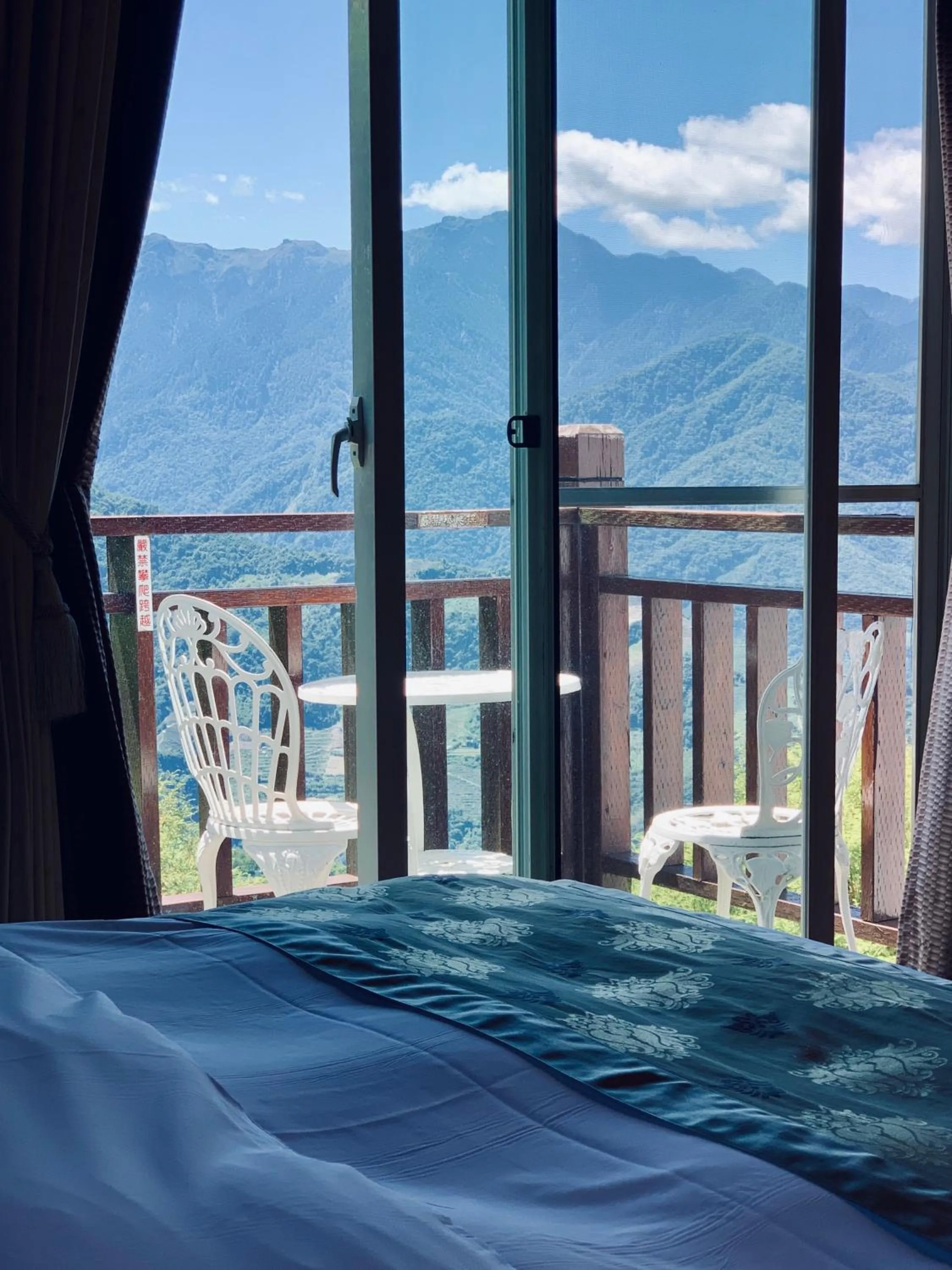 Bed in The Cotswolds Villa