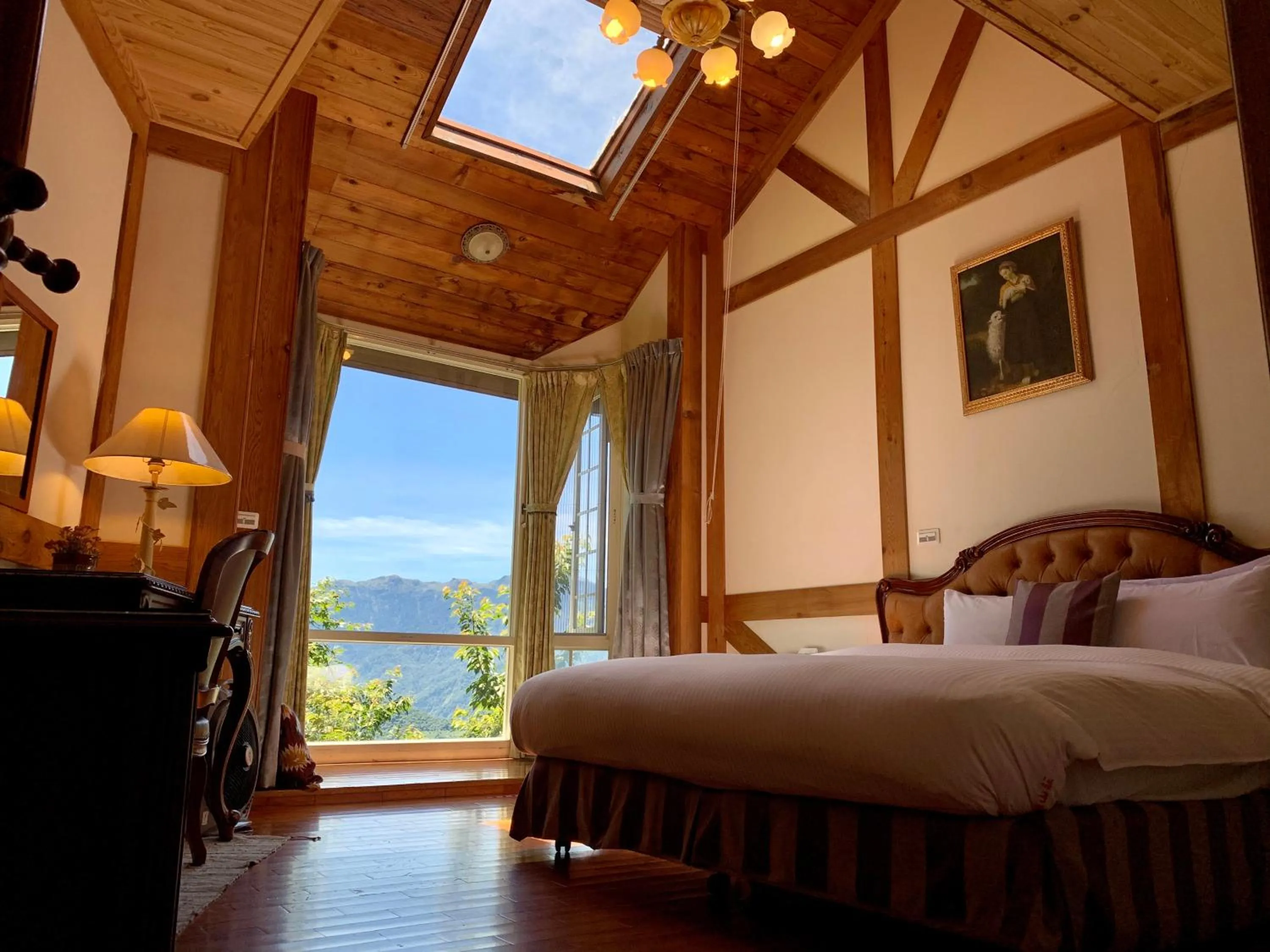 Bed in The Cotswolds Villa